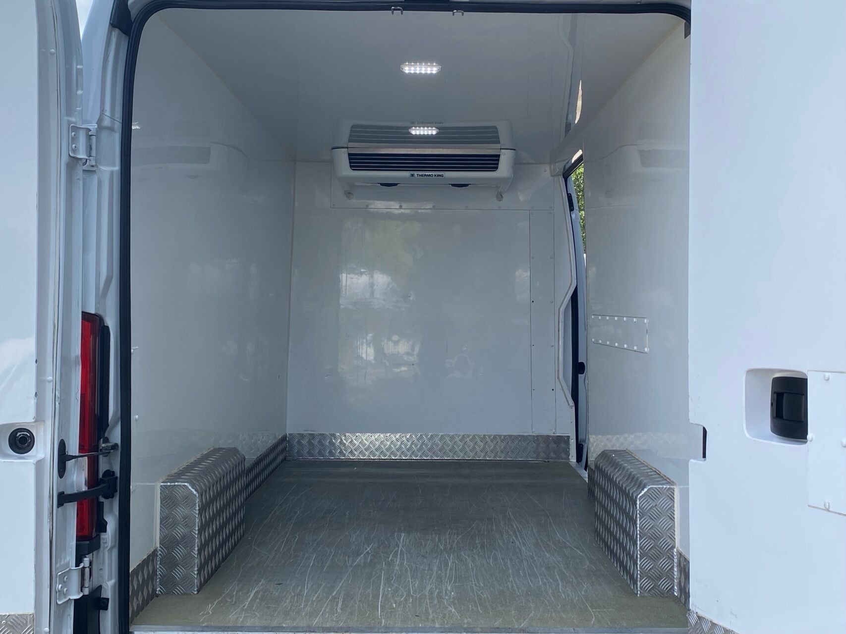 Billede af Citroën Jumper 35+ L3H2 2,2 Blue HDi Flexline start/stop 165HK Van