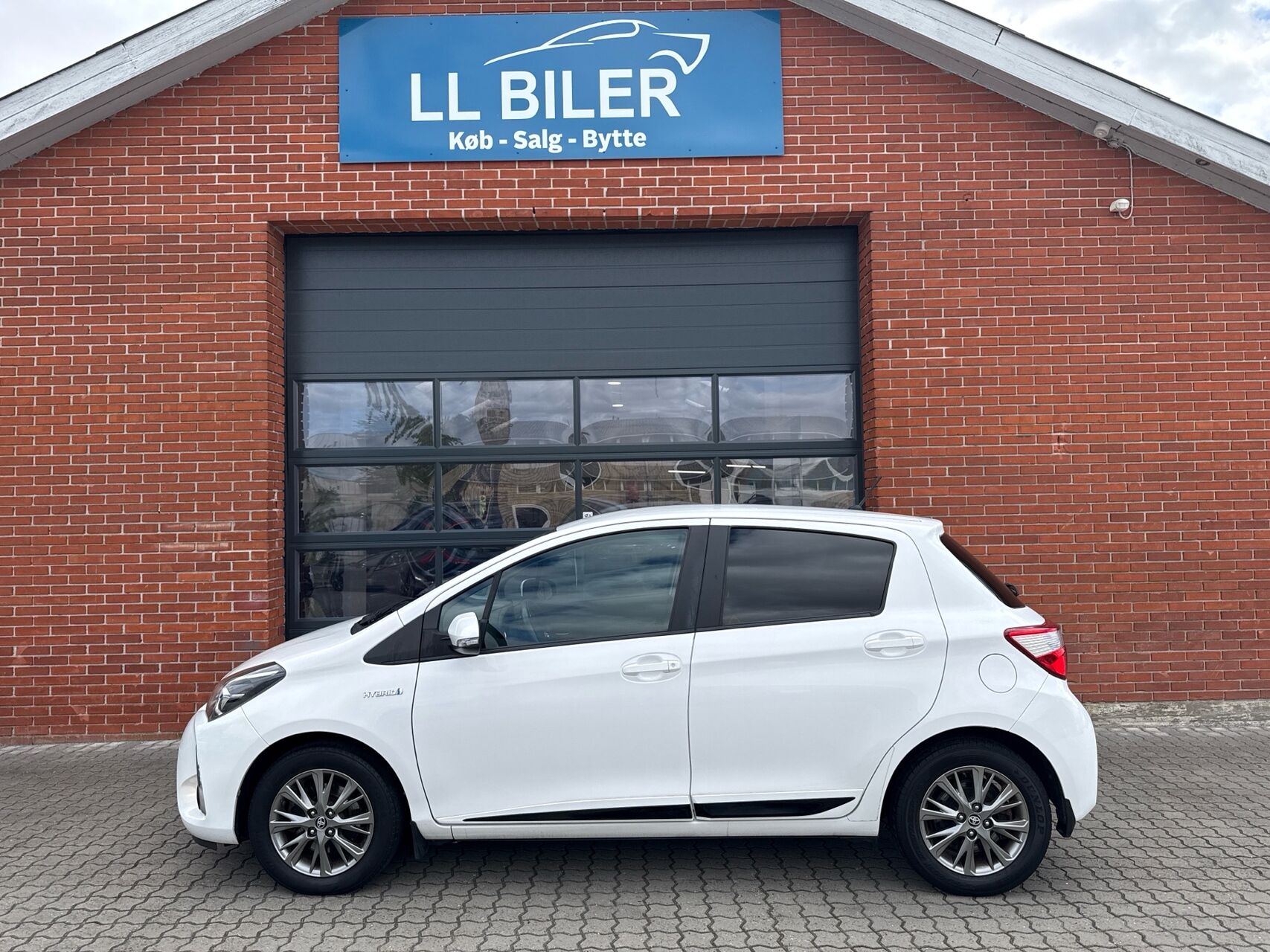 Billede af Toyota Yaris 1,5 Hybrid H2 Premium E-CVT 100HK 5d Trinl. Gear
