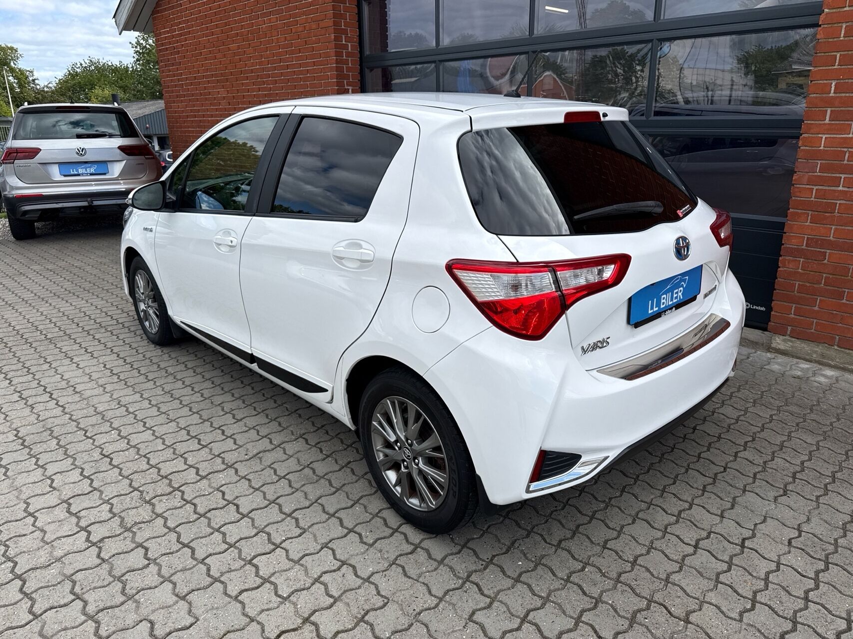 Billede af Toyota Yaris 1,5 Hybrid H2 Premium E-CVT 100HK 5d Trinl. Gear