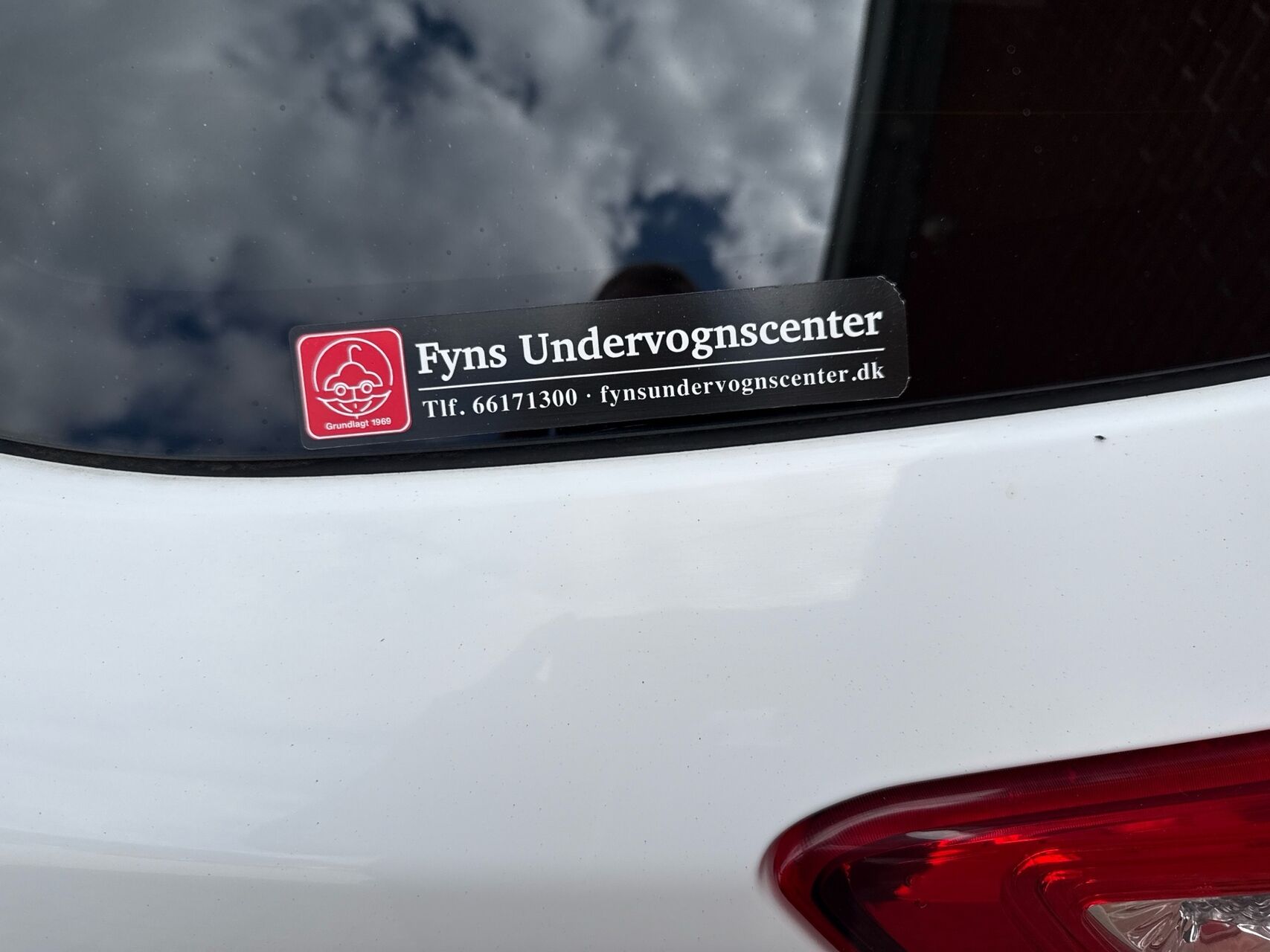 Billede af Toyota Yaris 1,5 Hybrid H2 Premium E-CVT 100HK 5d Trinl. Gear