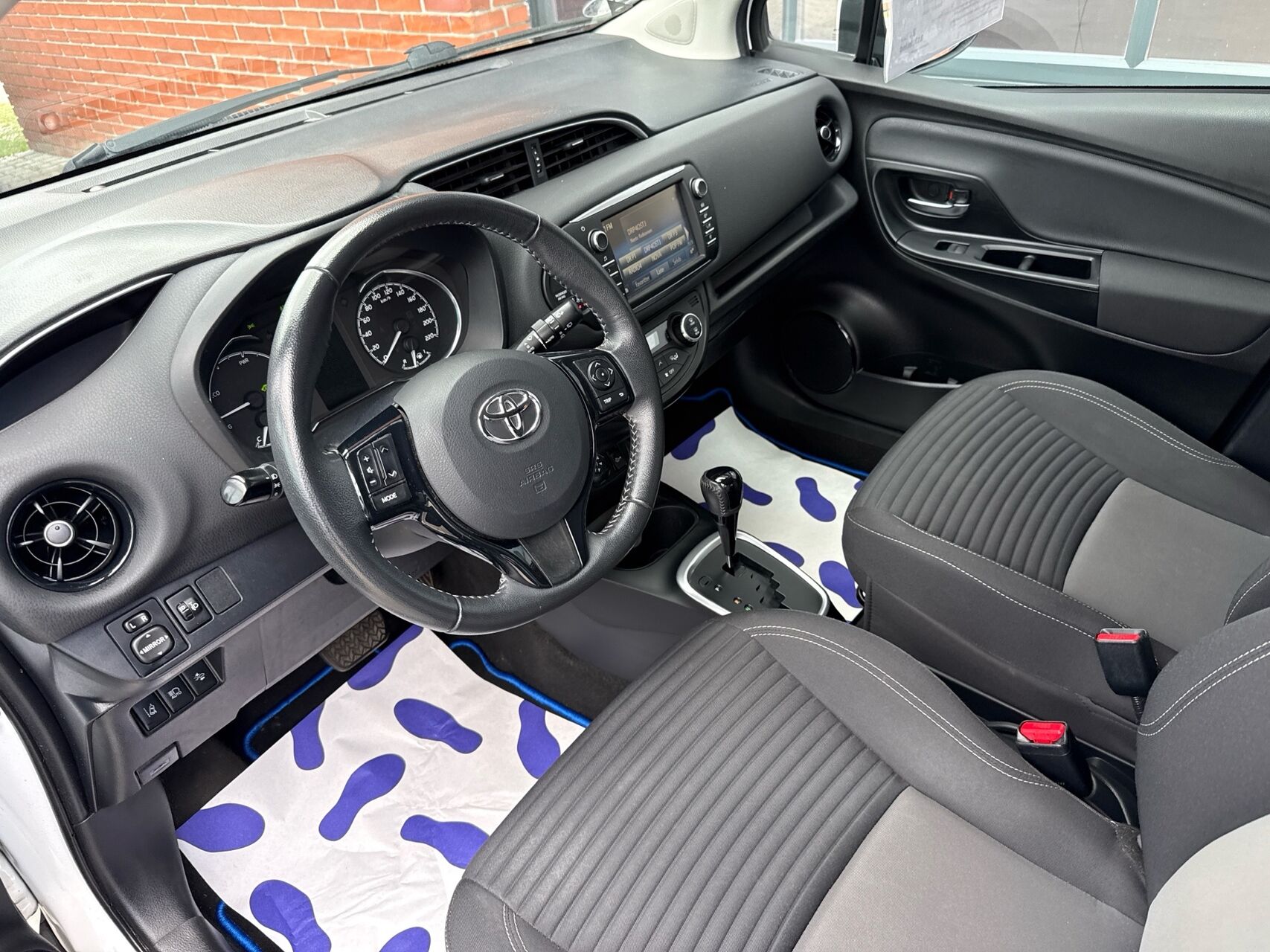 Billede af Toyota Yaris 1,5 Hybrid H2 Premium E-CVT 100HK 5d Trinl. Gear