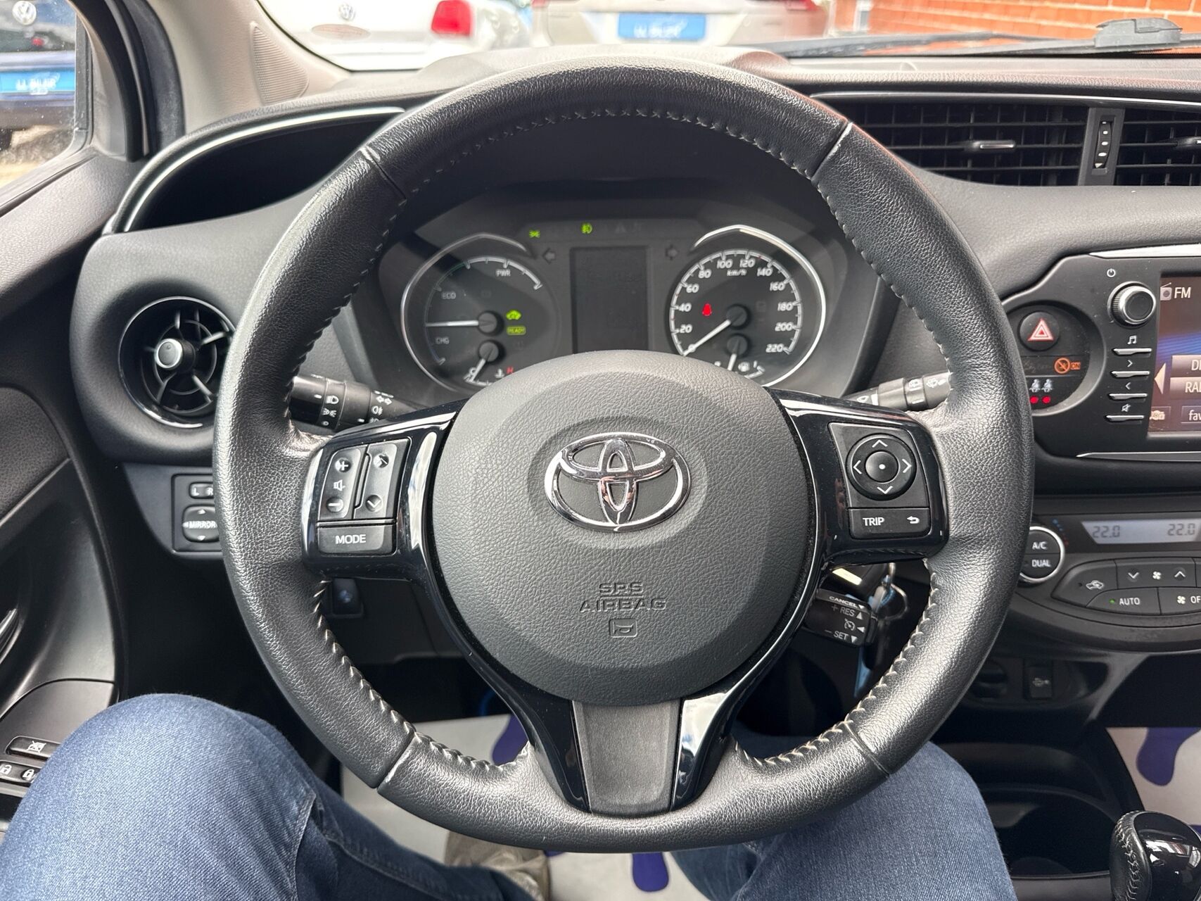 Billede af Toyota Yaris 1,5 Hybrid H2 Premium E-CVT 100HK 5d Trinl. Gear