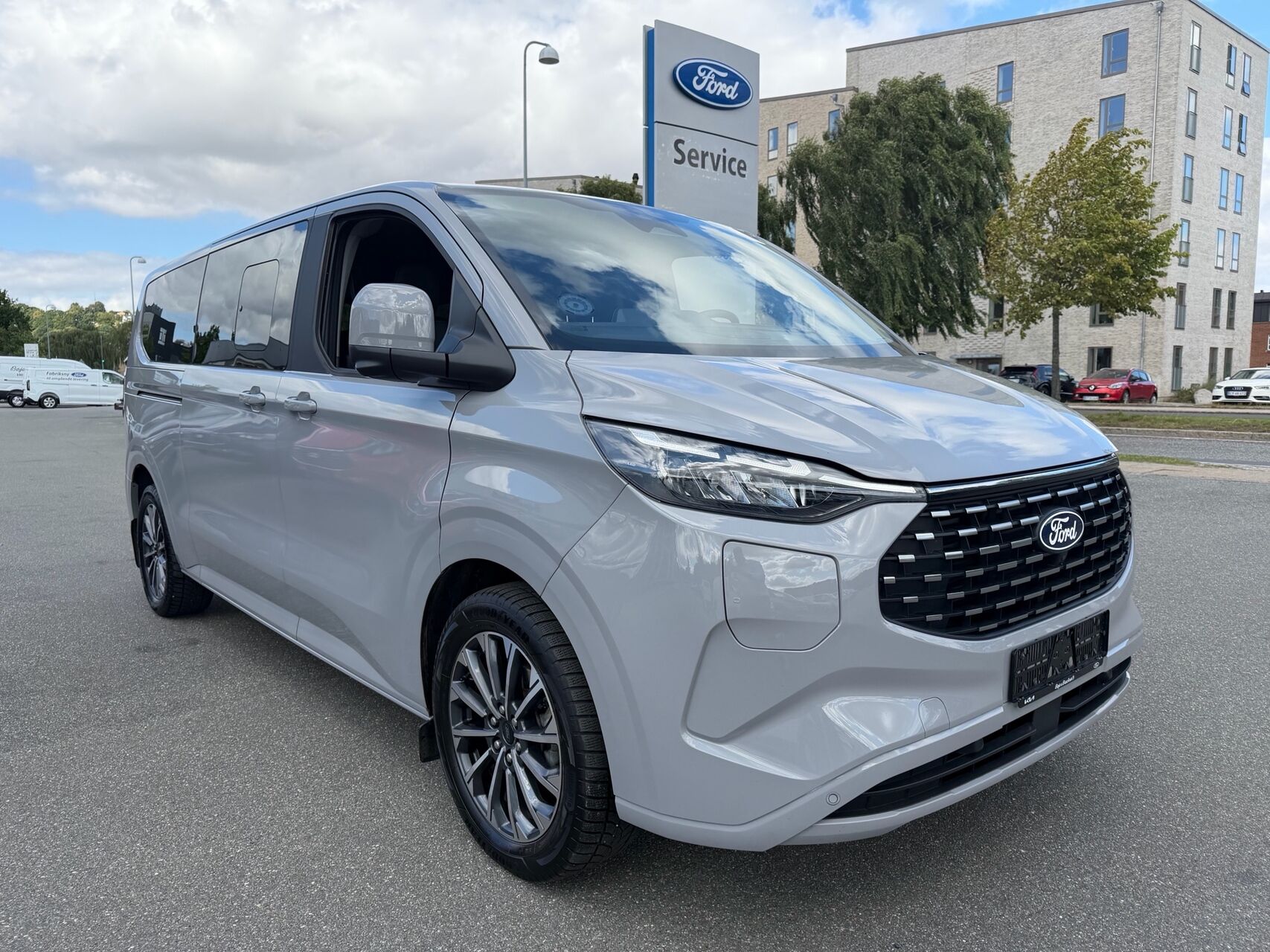 Billede af Ford Tourneo Custom 340 L2H1 2,5 Plugin-hybrid Titanium X CVT 233HK Aut.