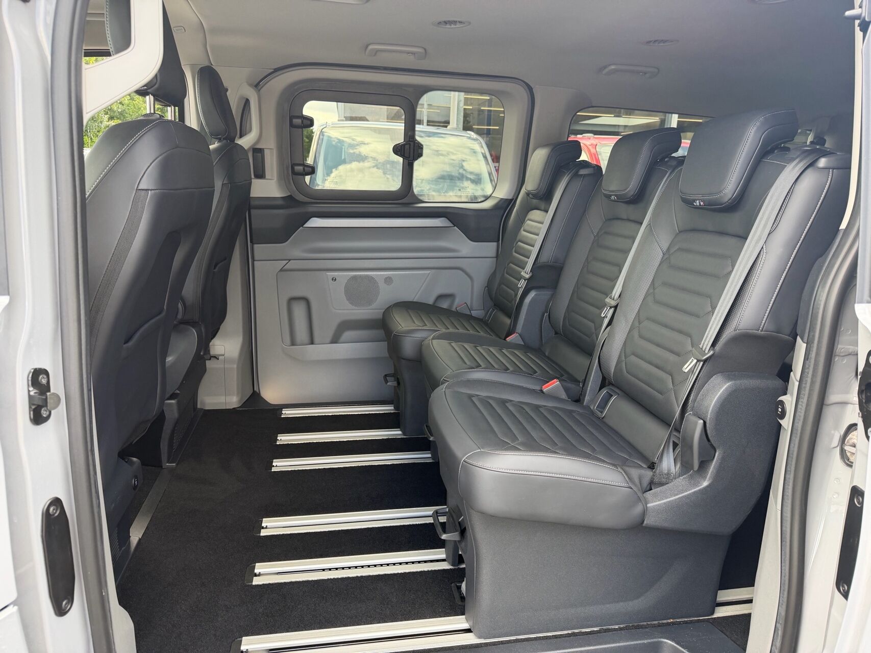 Billede af Ford Tourneo Custom 340 L2H1 2,5 Plugin-hybrid Titanium X CVT 233HK Aut.