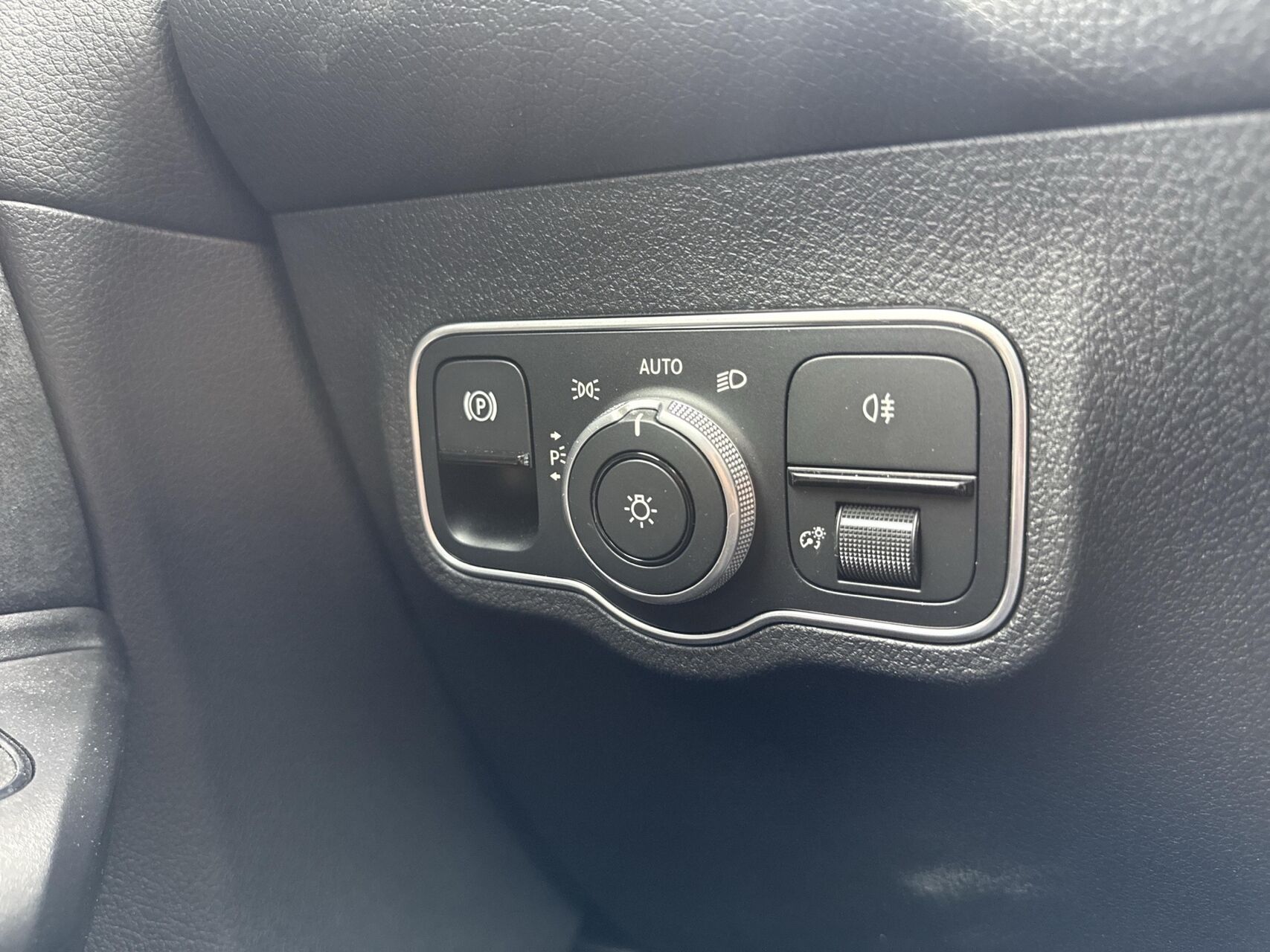 Billede af Mercedes-Benz EQB 250+ 7 pers. EL AMG Edition 190HK 5d Aut.