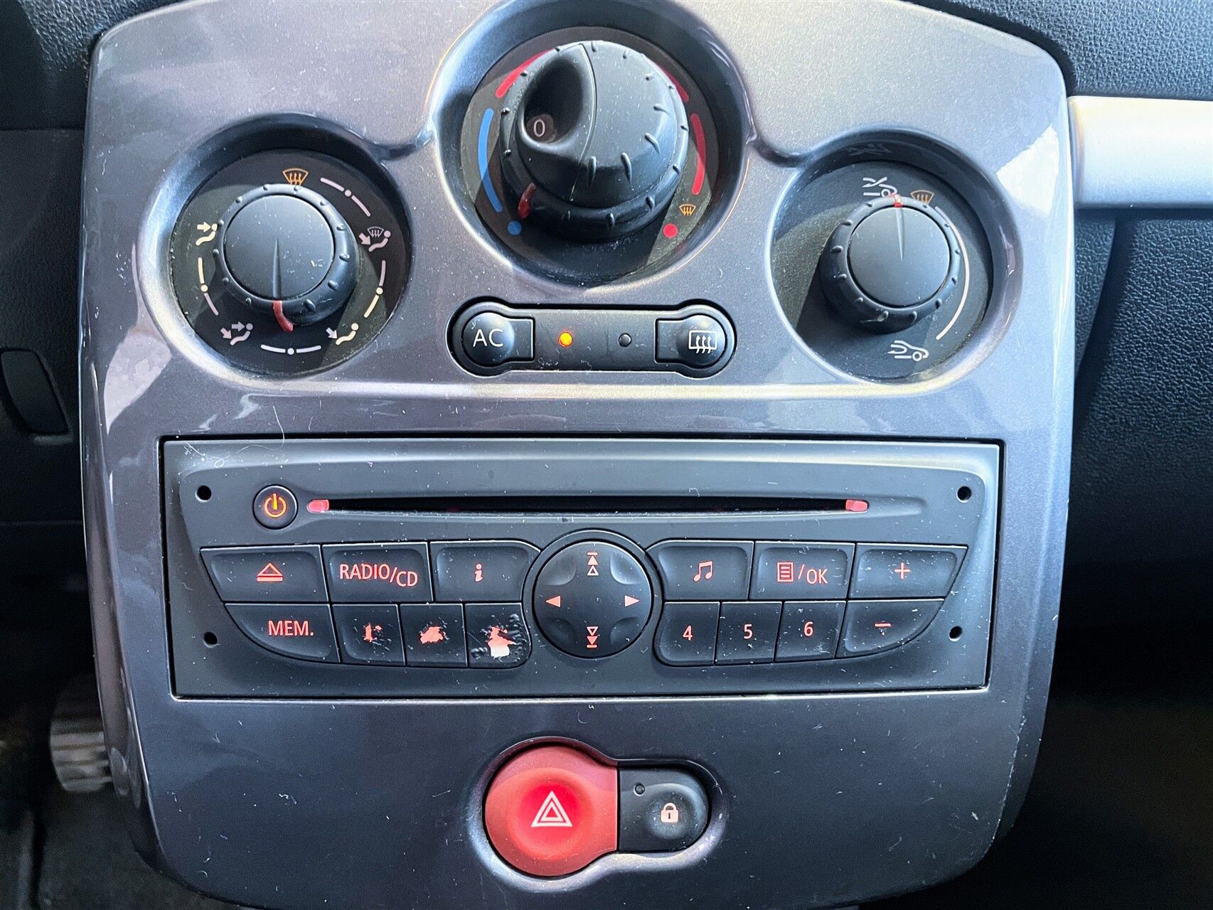 Billede af Renault Clio 1,2 TCE Expression Sport Tourer 100HK 5d Man. 