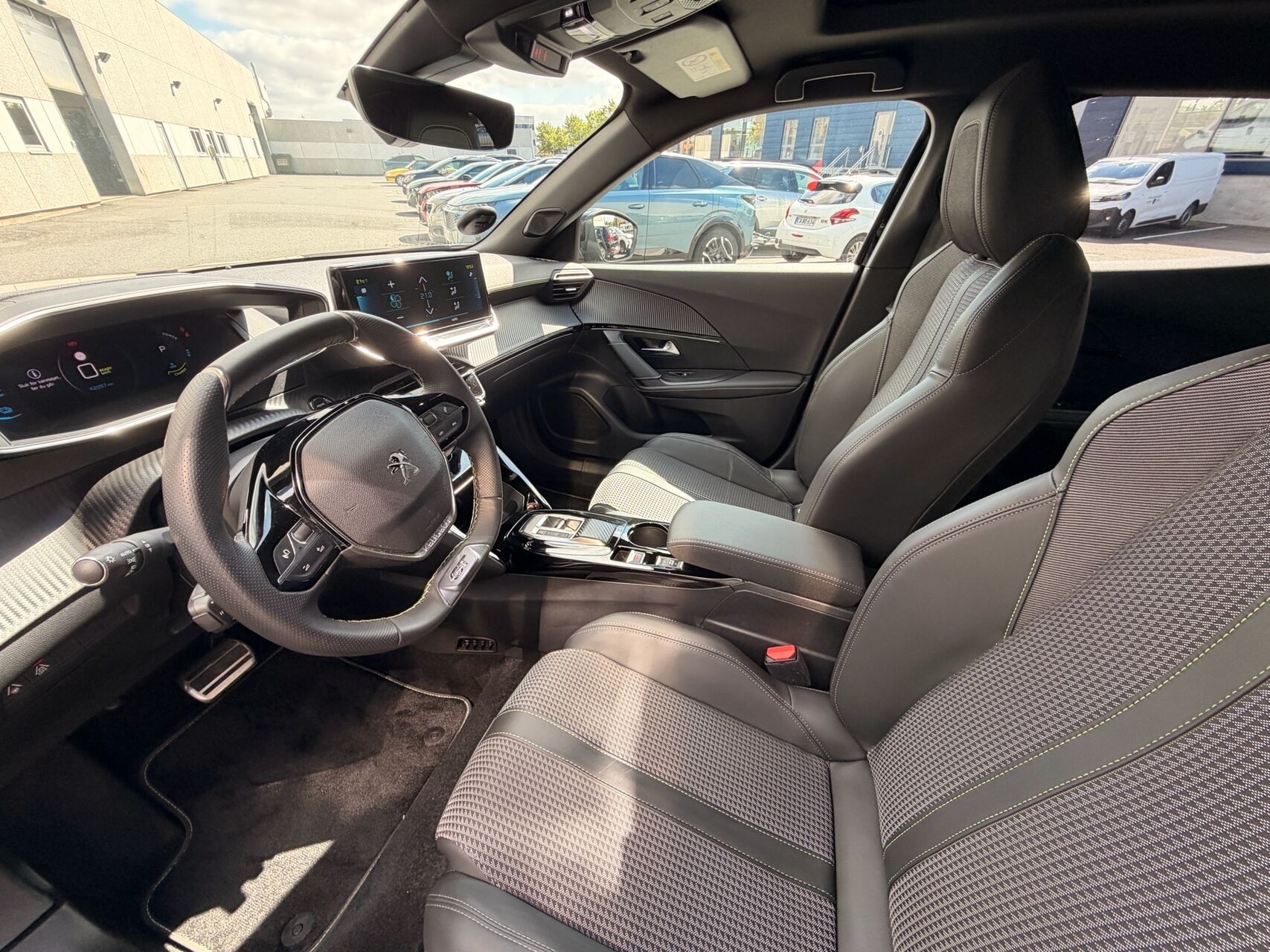 Billede af Peugeot e-2008 EL GT Sky 136HK 5d Aut.
