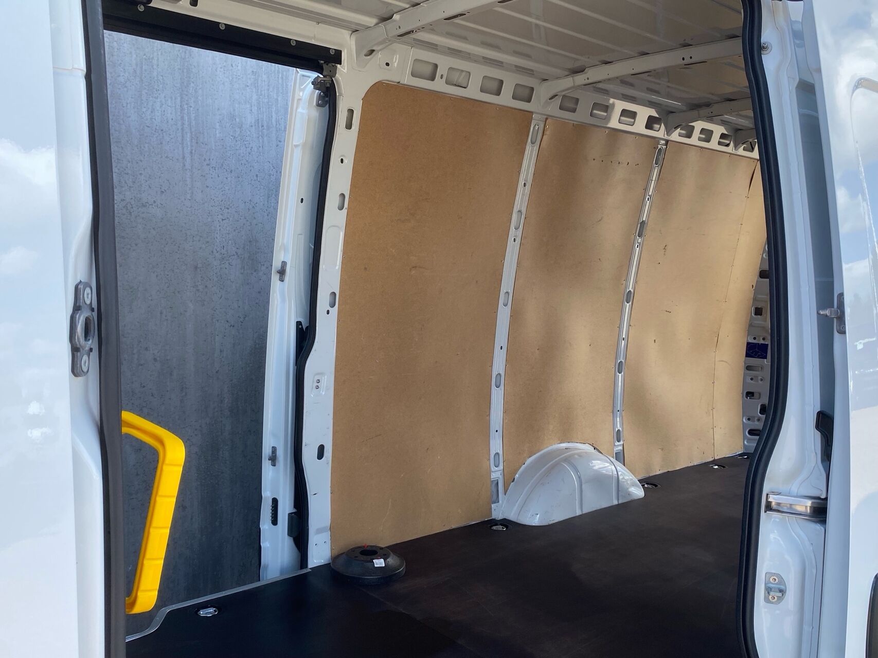 Billede af Iveco Daily 35S18 16m3 3,0 D 180HK Van 8g Aut.