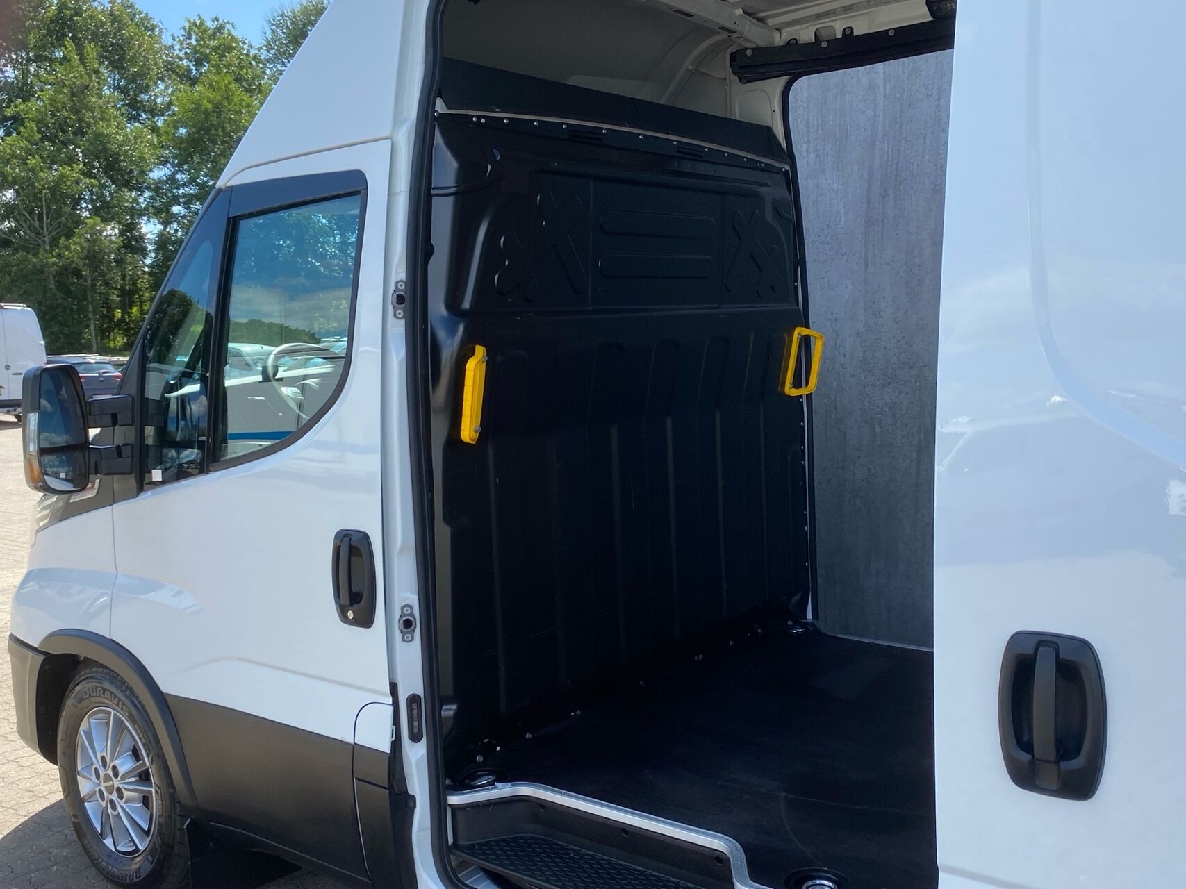 Billede af Iveco Daily 35S18 16m3 3,0 D 180HK Van 8g Aut.