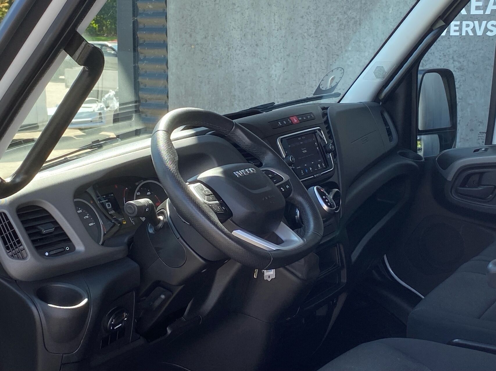 Billede af Iveco Daily 35S18 16m3 3,0 D 180HK Van 8g Aut.