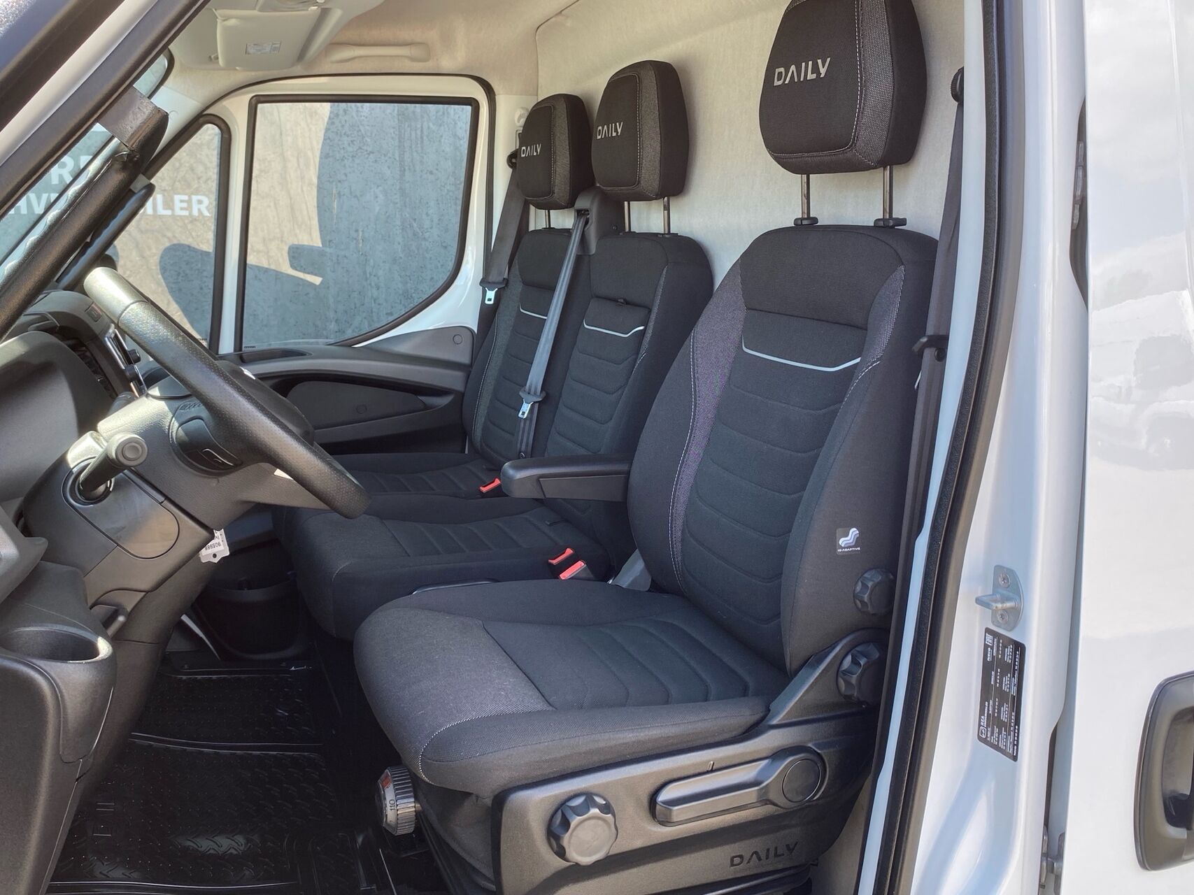 Billede af Iveco Daily 35S18 16m3 3,0 D 180HK Van 8g Aut.