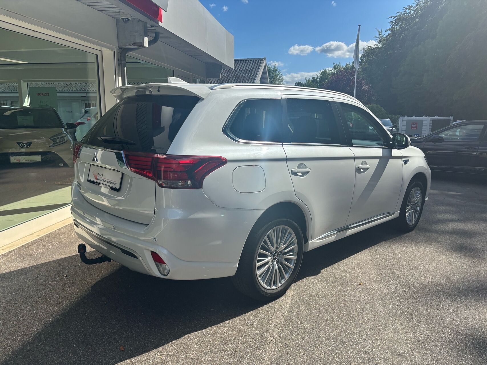 Billede af Mitsubishi Outlander 2,4 PHEV  Plugin-hybrid Intense 4WD 224HK 5d 6g Trinl. Gear
