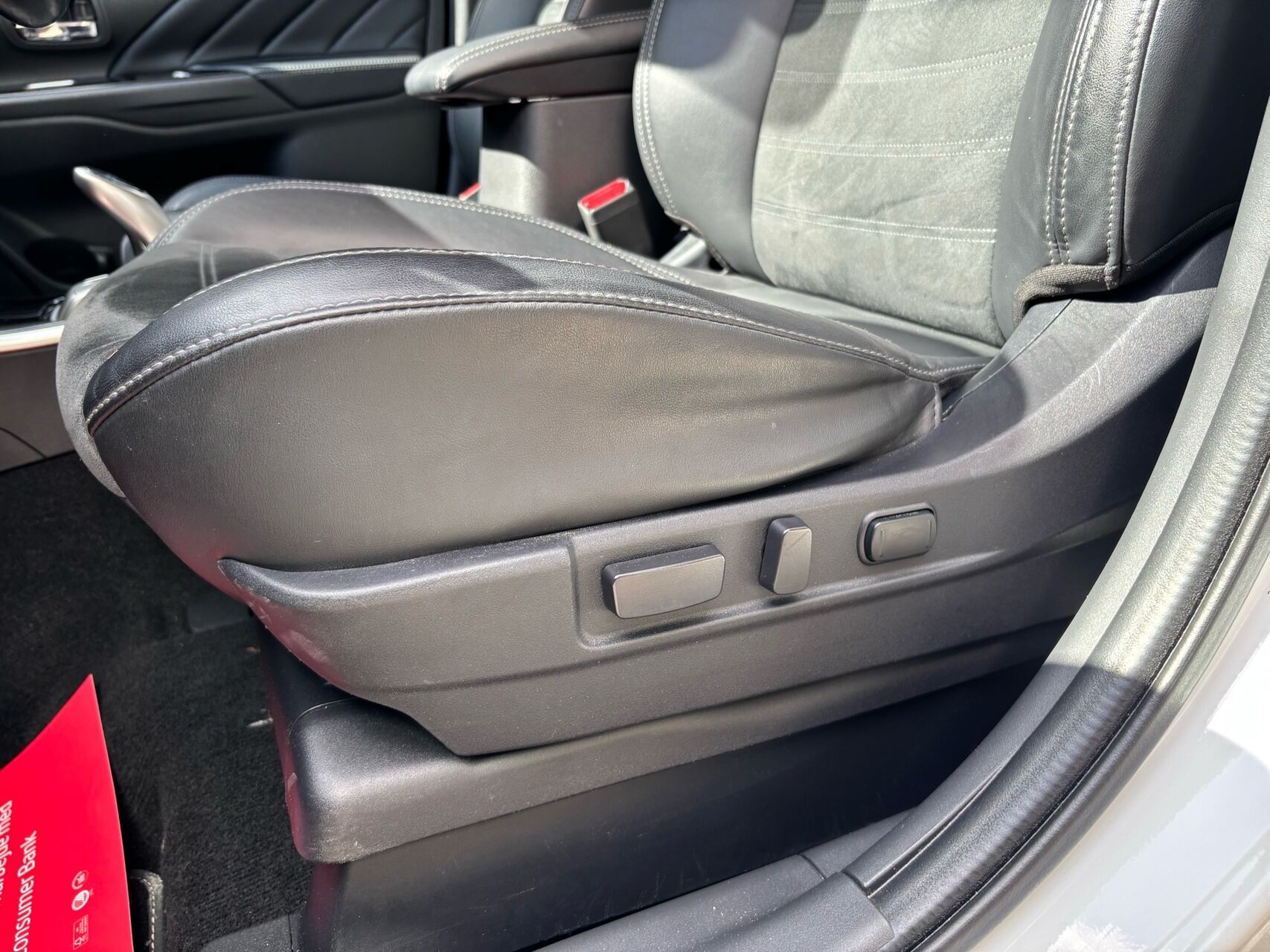 Billede af Mitsubishi Outlander 2,4 PHEV  Plugin-hybrid Intense 4WD 224HK 5d 6g Trinl. Gear