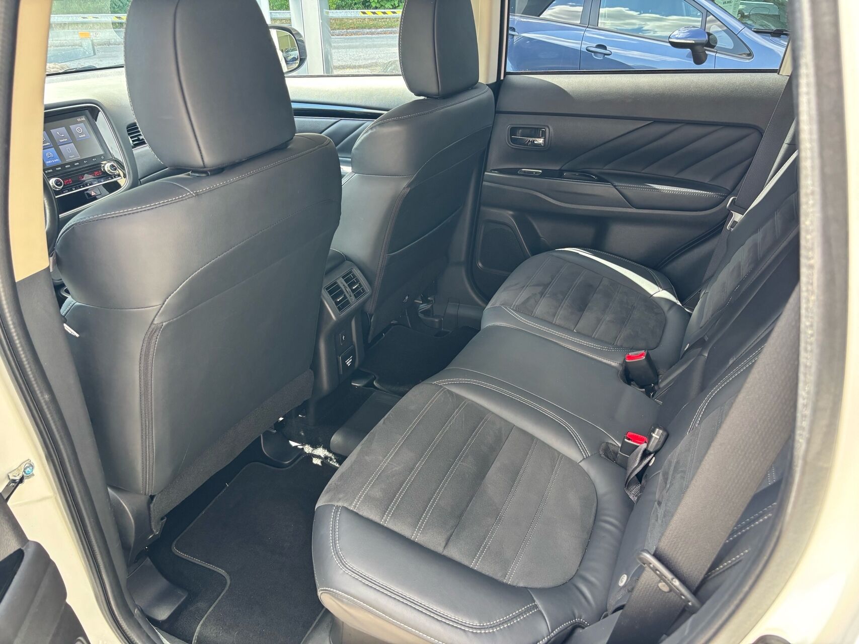 Billede af Mitsubishi Outlander 2,4 PHEV  Plugin-hybrid Intense 4WD 224HK 5d 6g Trinl. Gear