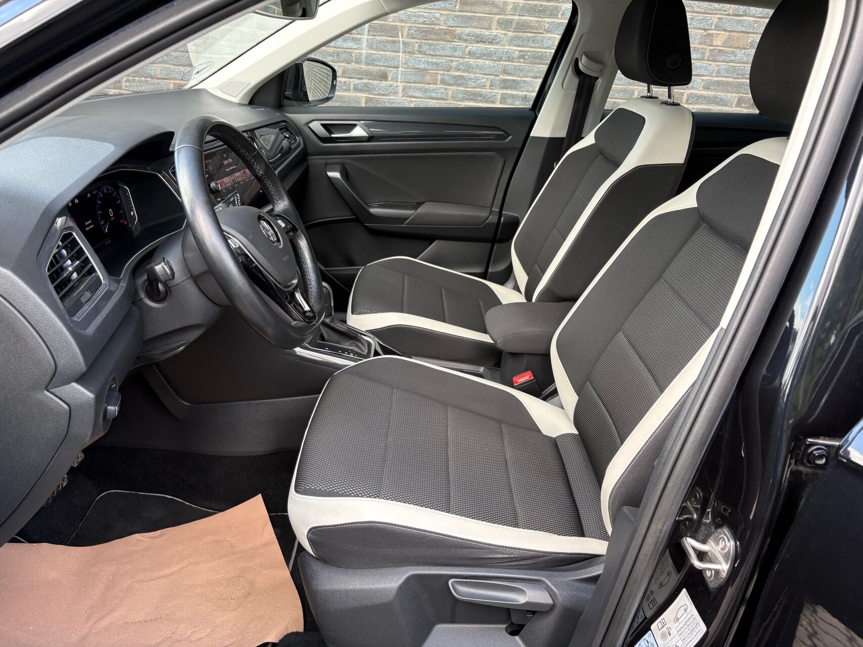 Billede af VW T-Roc 1,5 TSI ACT Sport Plus DSG 150HK 5d 7g Aut.