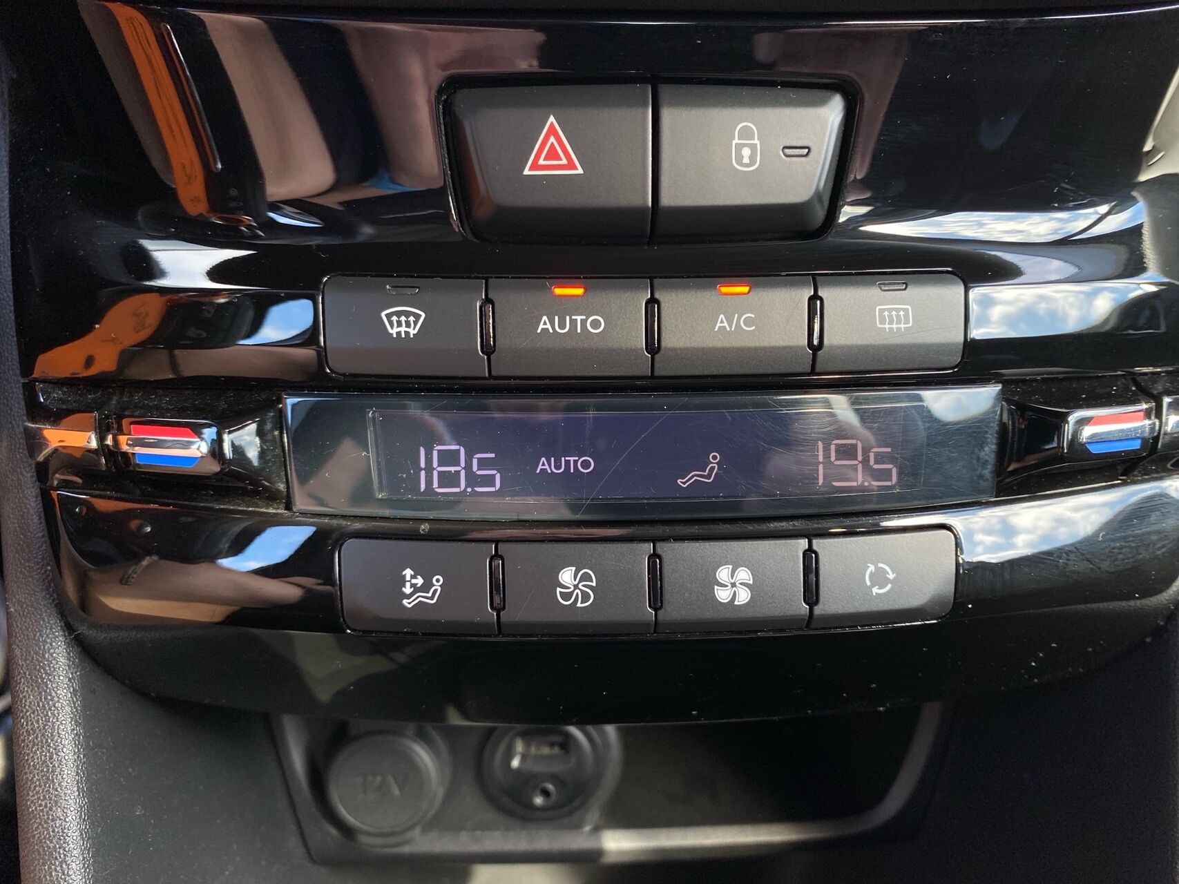 Billede af Peugeot 208 1,2 VTi Supreme 82HK 5d