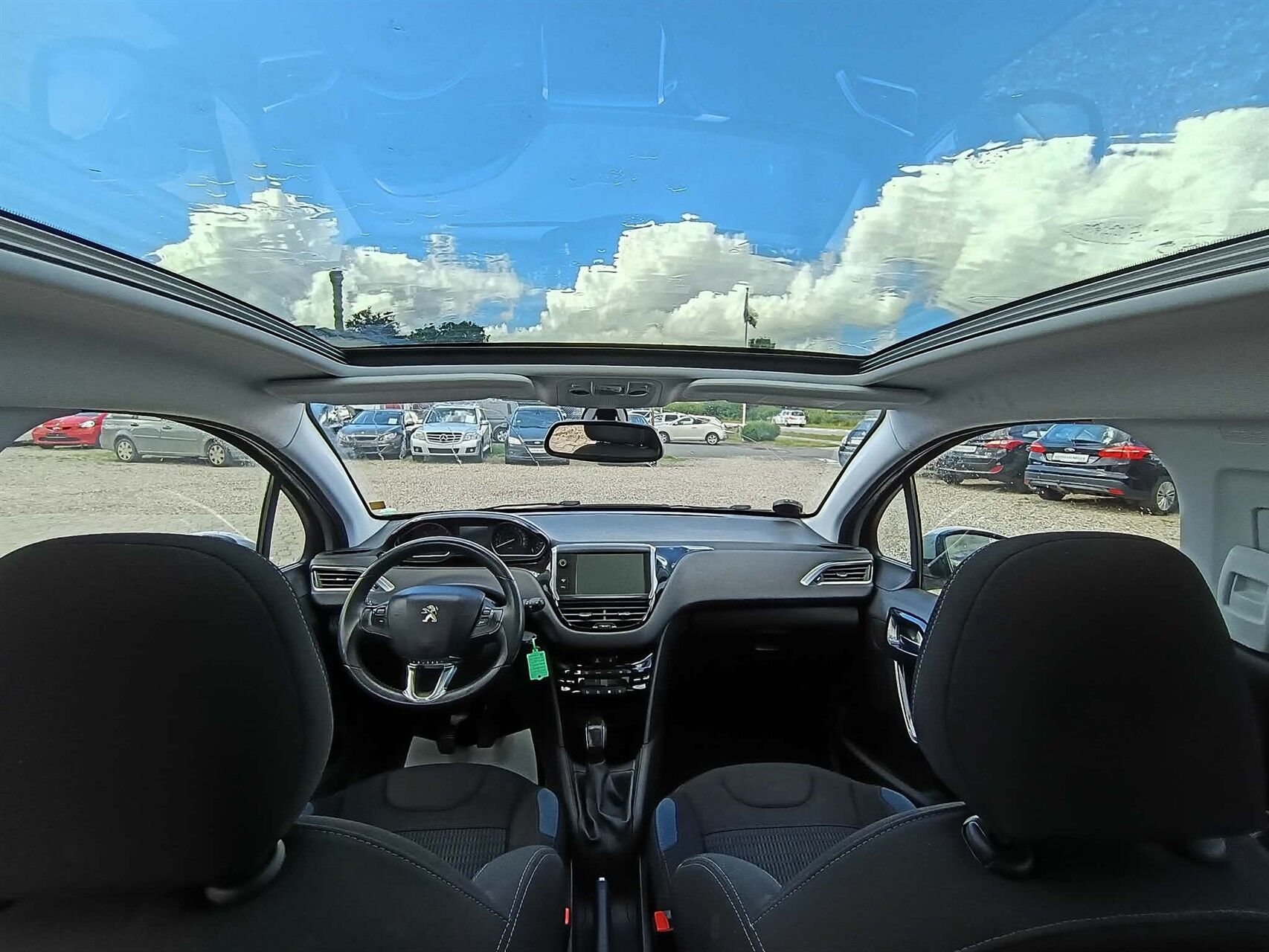 Billede af Peugeot 208 1,2 VTi Allure Sky 82HK 5d