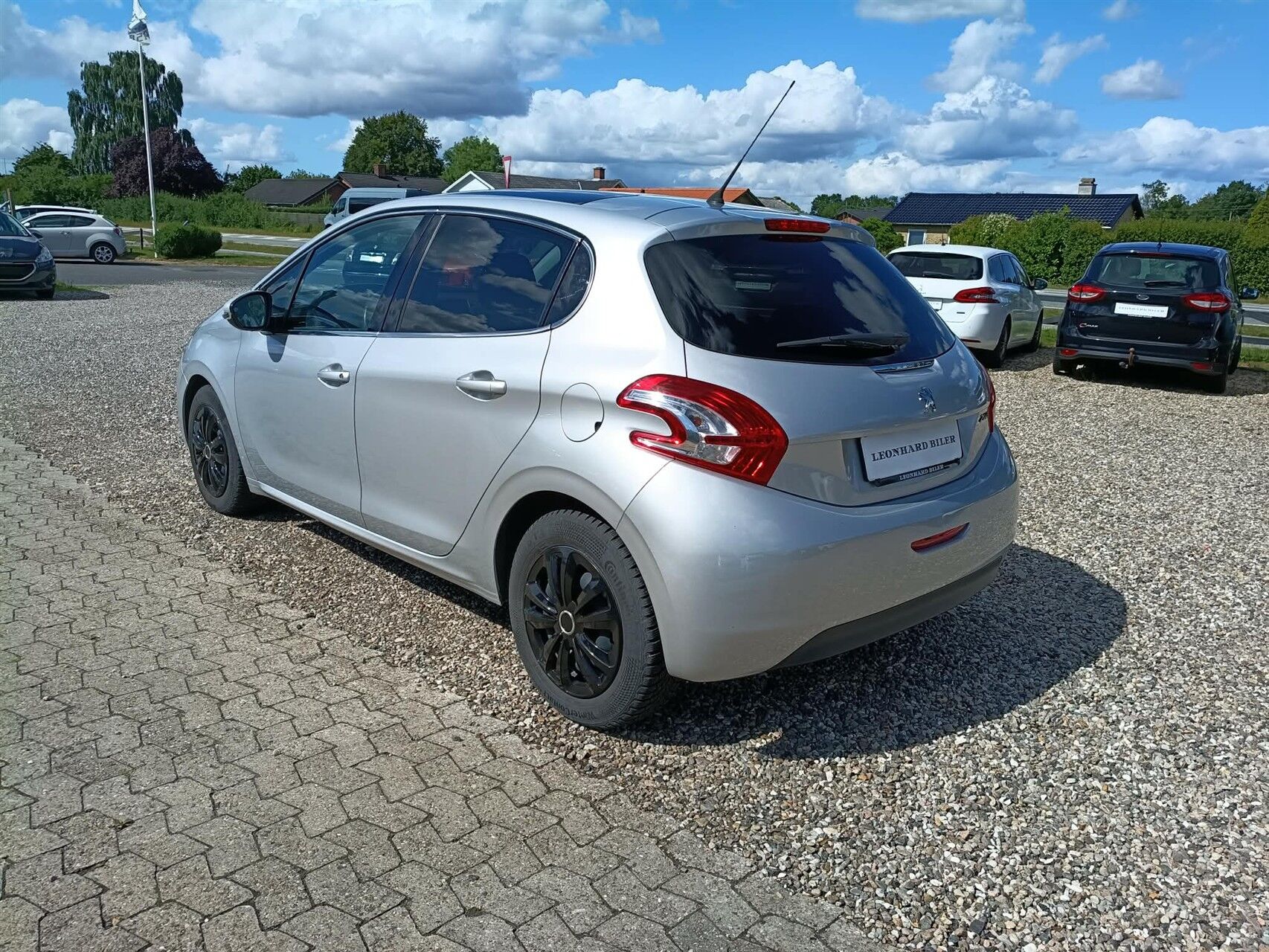 Billede af Peugeot 208 1,2 VTi Allure Sky 82HK 5d