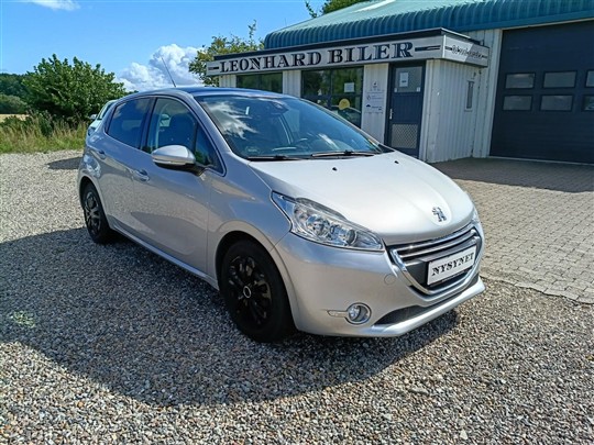 Peugeot 208 1,2 VTi Allure Sky 82HK 5d