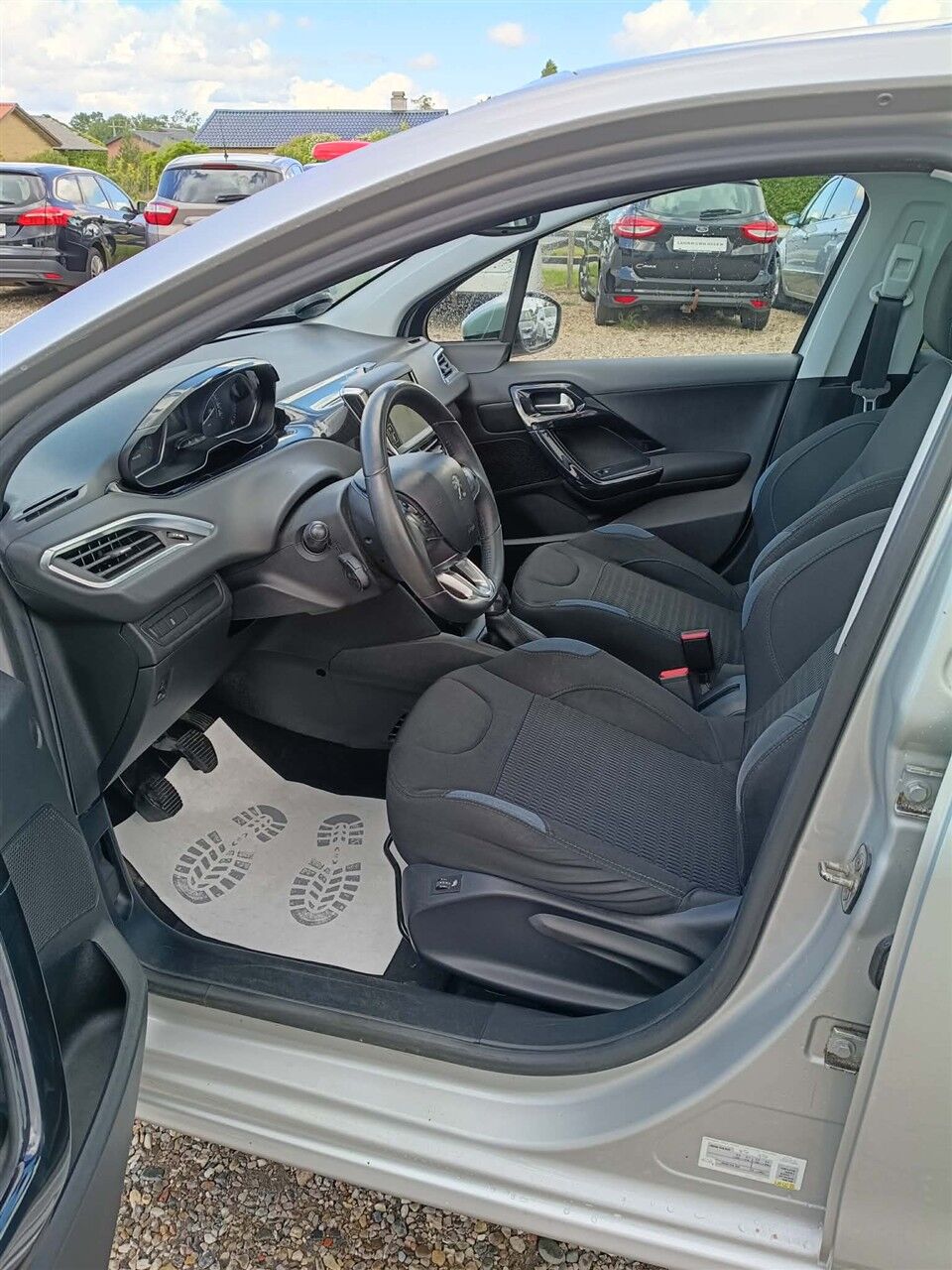 Billede af Peugeot 208 1,2 VTi Allure Sky 82HK 5d