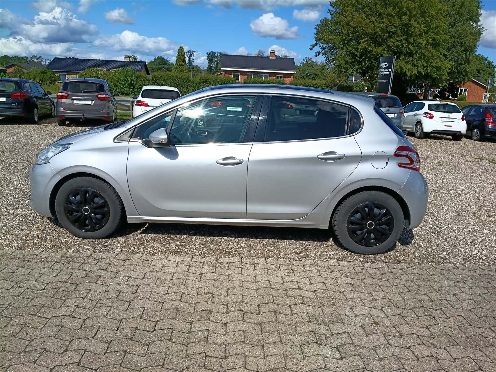 Billede af Peugeot 208 1,2 VTi Allure Sky 82HK 5d