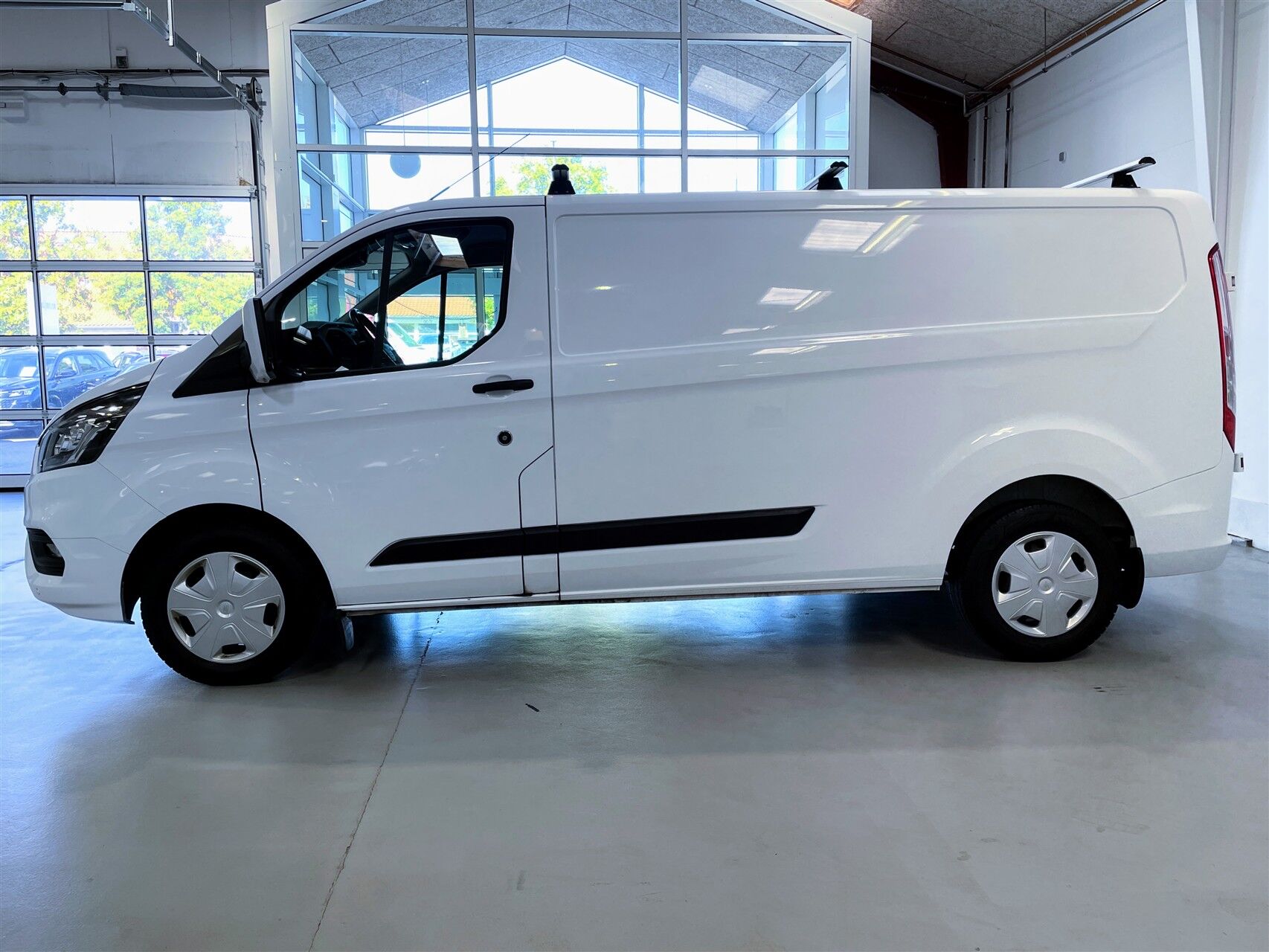Billede af Ford Transit Custom 300 L2H1 2,0 TDCi Trend 130HK Van 6g Aut.
