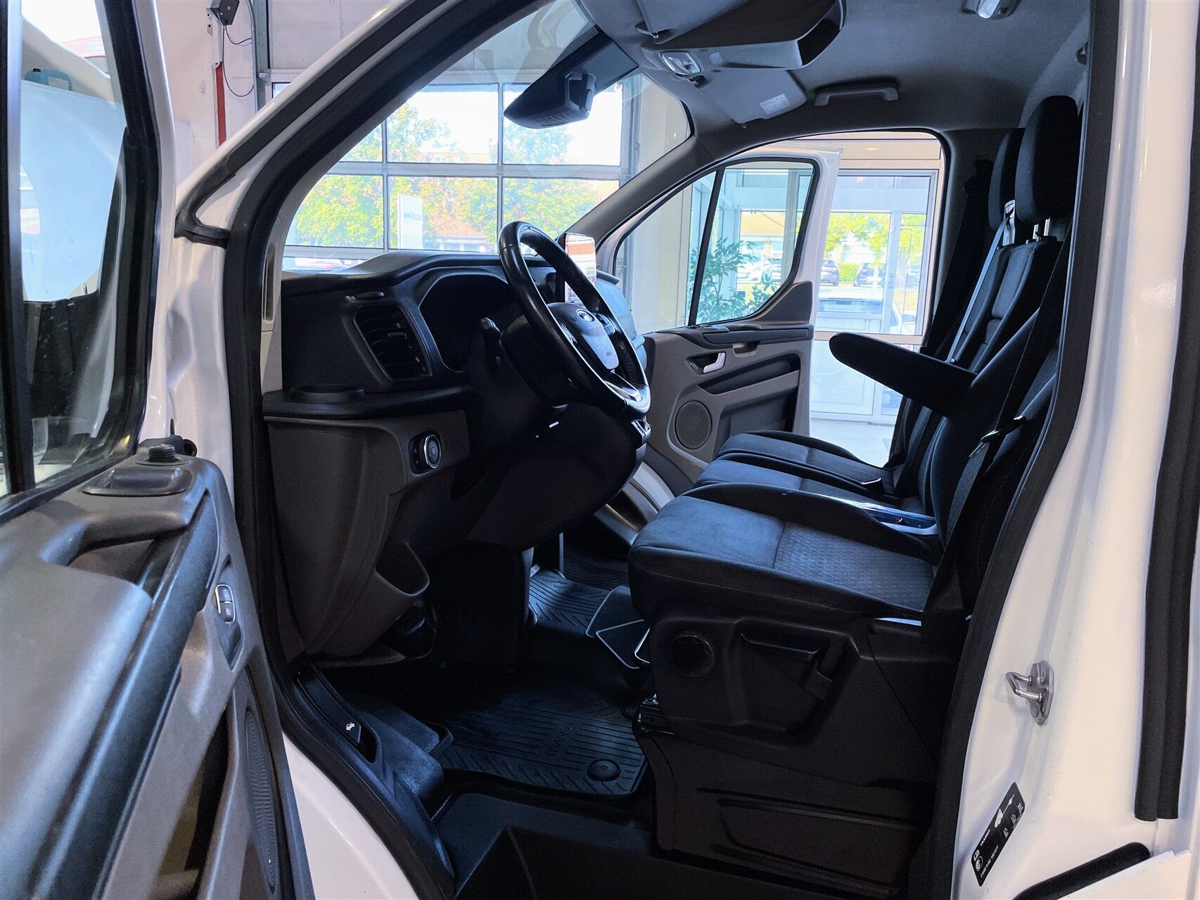 Billede af Ford Transit Custom 300 L2H1 2,0 TDCi Trend 130HK Van 6g Aut.