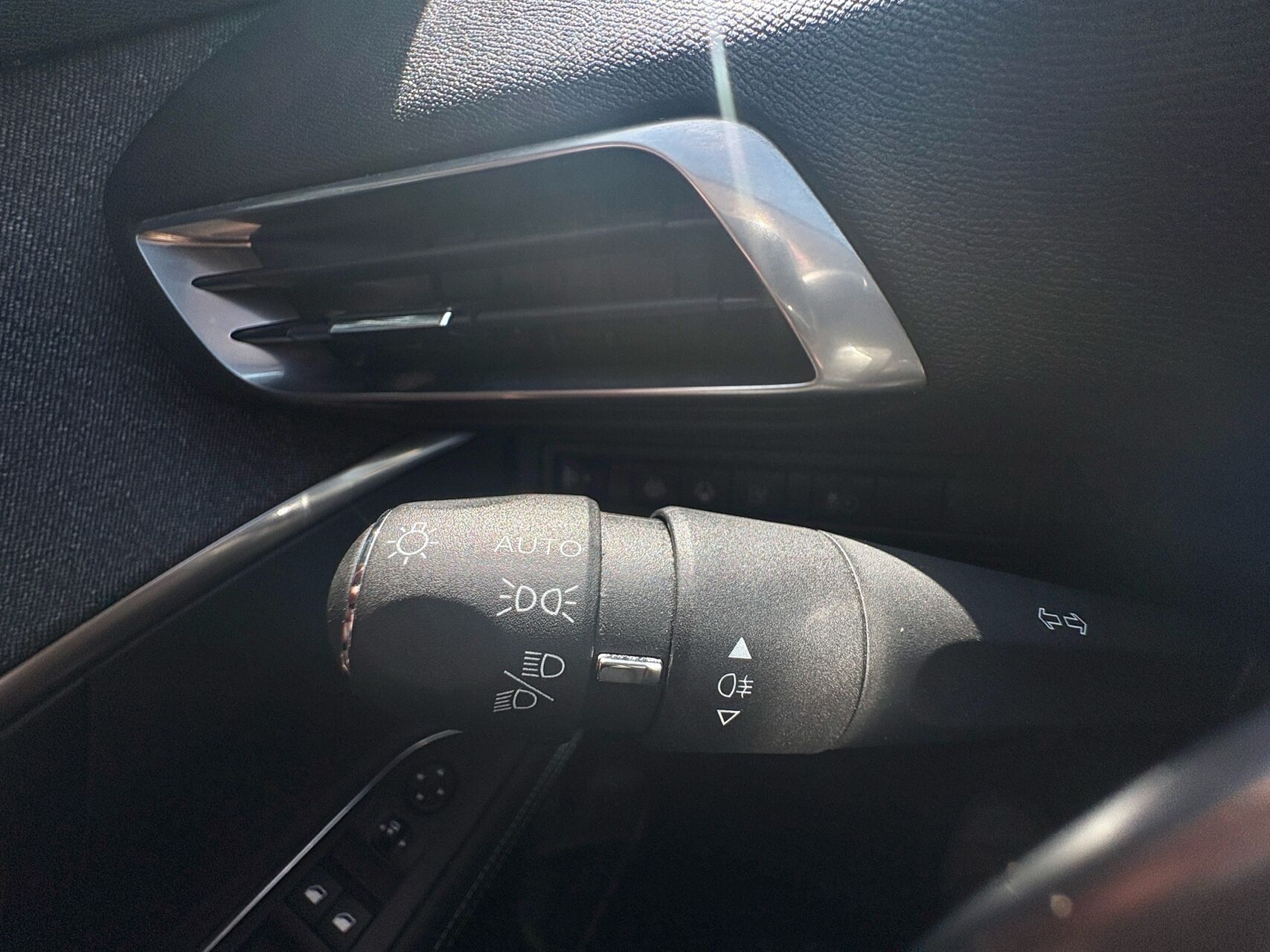 Billede af Peugeot 3008 1,6 PureTech  Plugin-hybrid Allure Pack EAT8 225HK 5d 8g Aut.