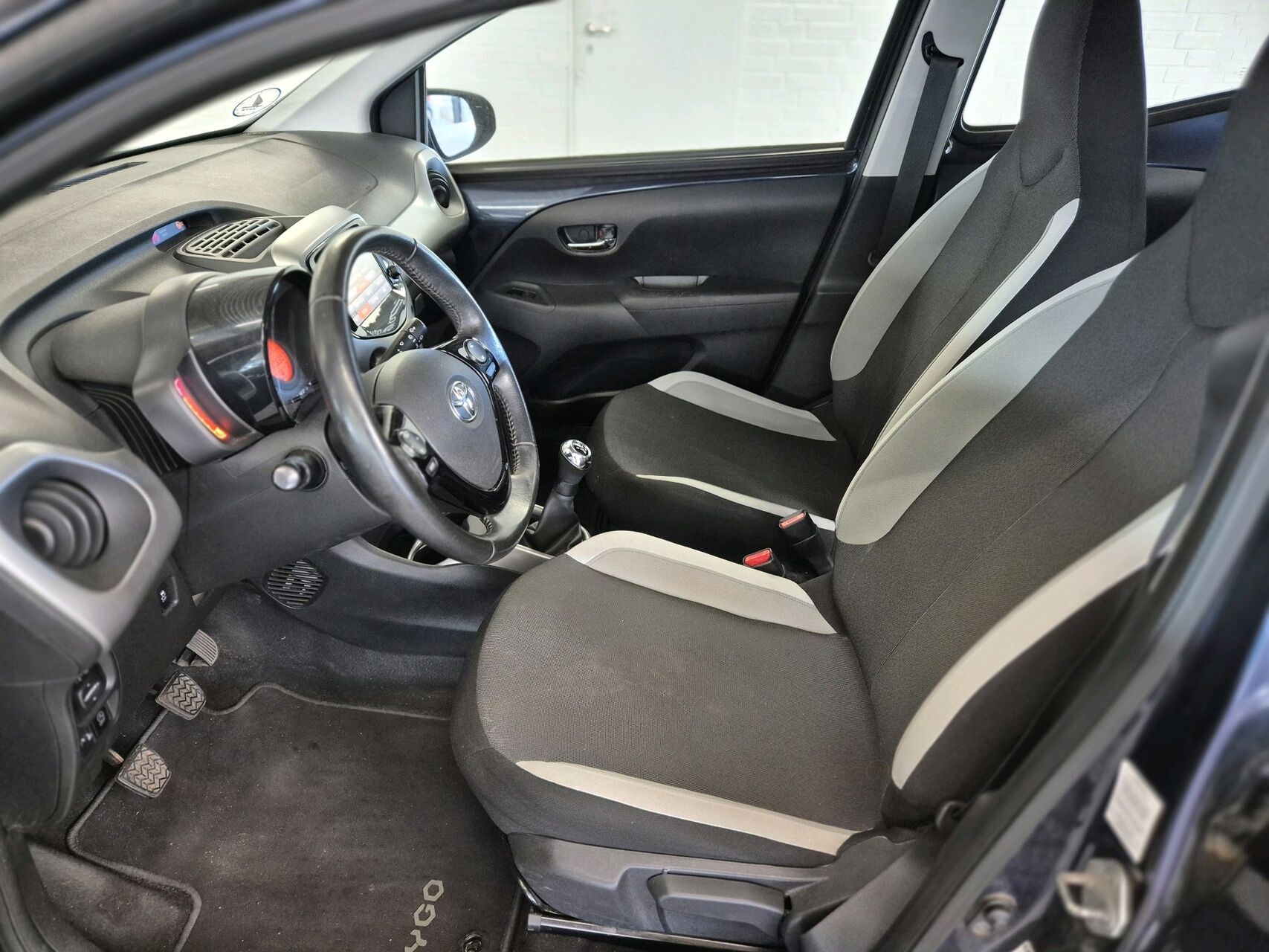 Billede af Toyota Aygo 1,0 VVT-I X-Play + X-Touch 69HK 5d