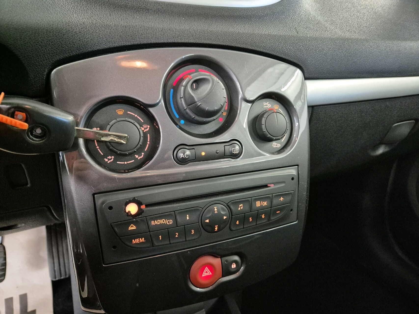 Billede af Renault Clio Sport Tourer 1,2 TCE Expression 100HK Stc
