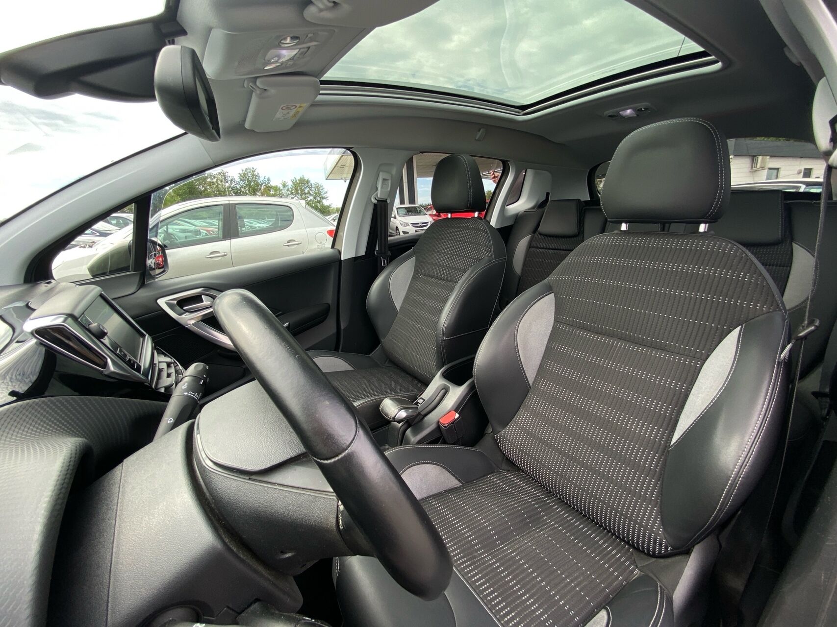 Billede af Peugeot 2008 1,6 BlueHDi Desire Sky 100HK