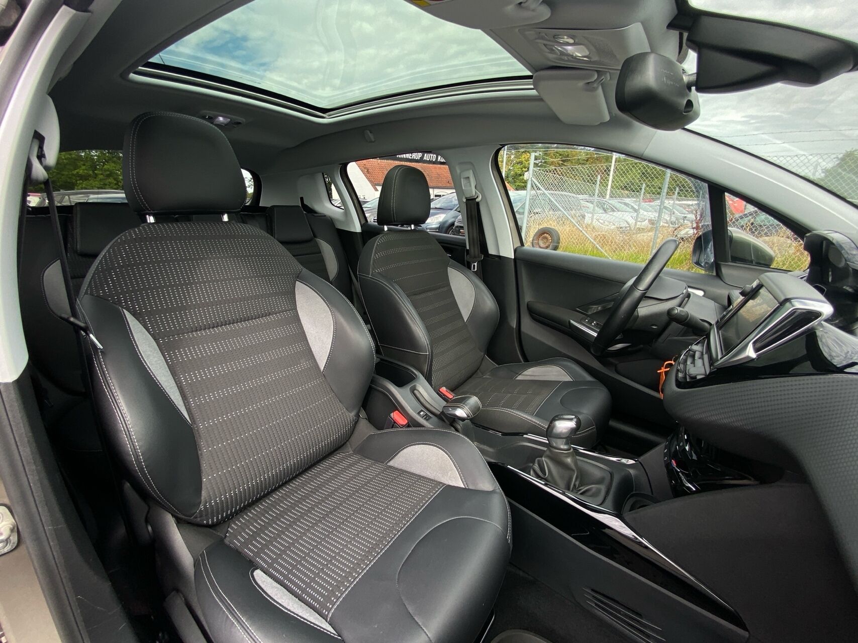 Billede af Peugeot 2008 1,6 BlueHDi Desire Sky 100HK