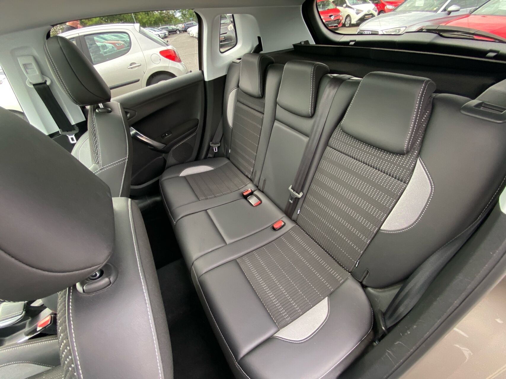 Billede af Peugeot 2008 1,6 BlueHDi Desire Sky 100HK