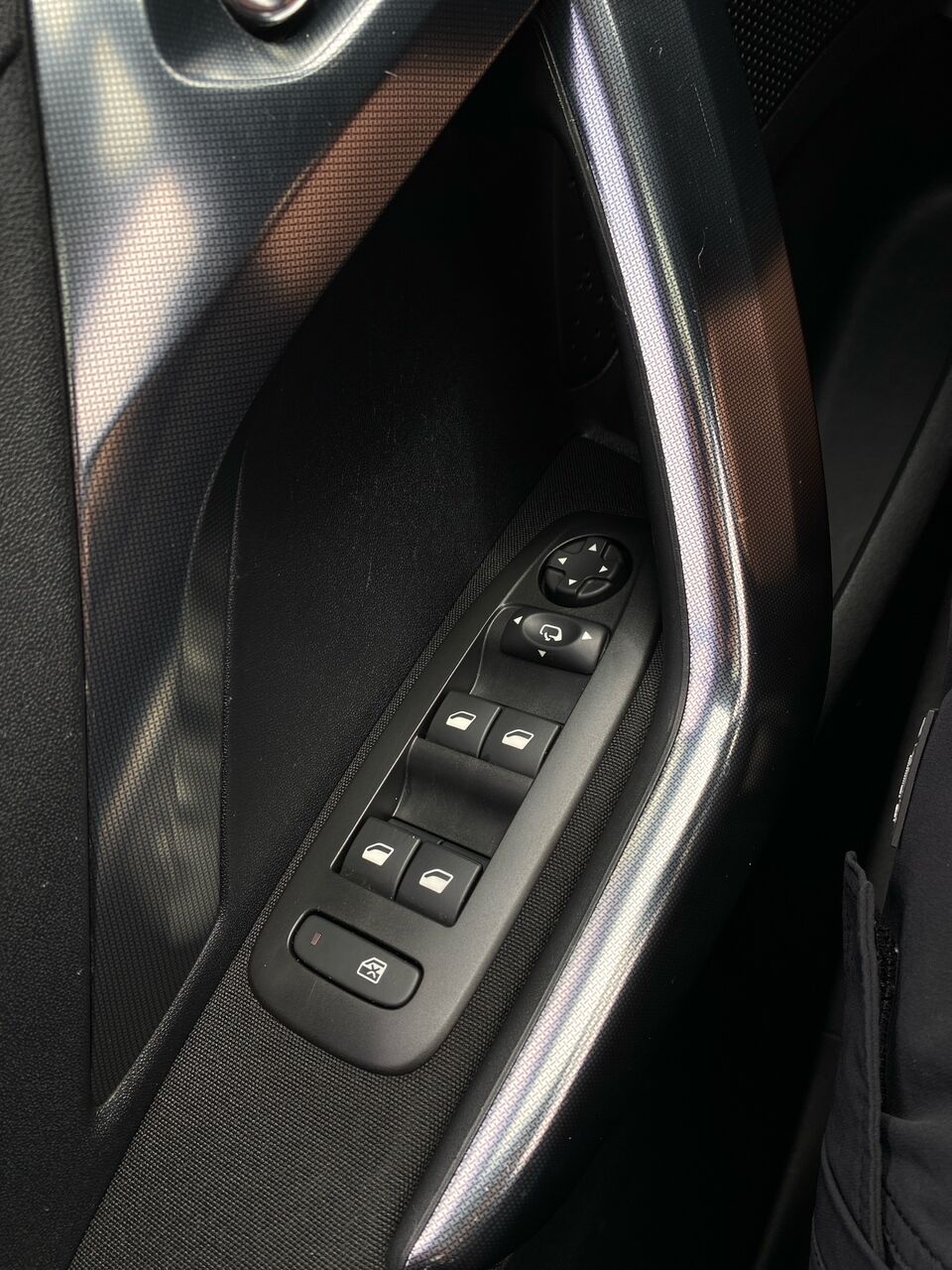 Billede af Peugeot 2008 1,6 BlueHDi Desire Sky 100HK
