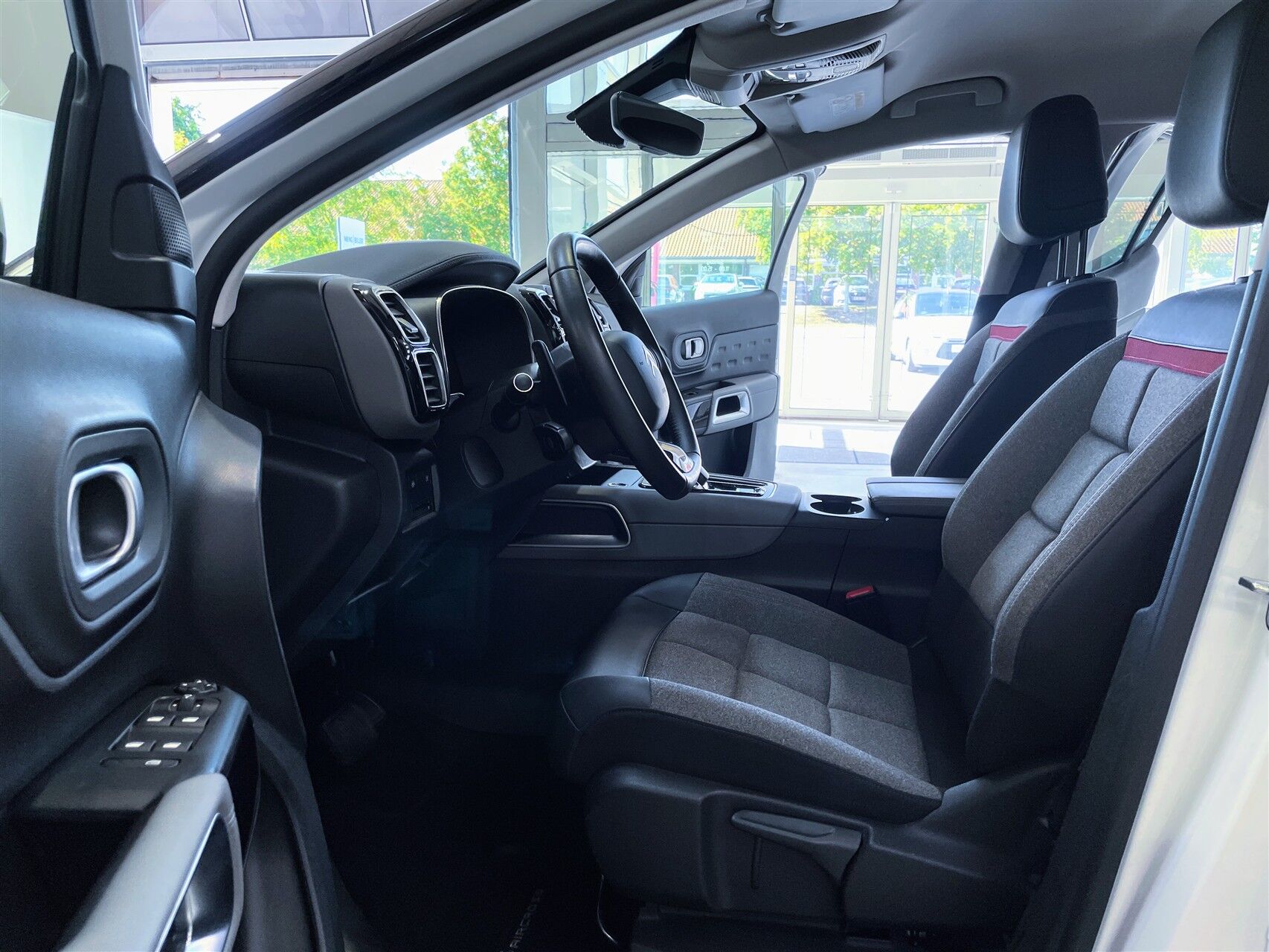 Billede af Citroën C5 Aircross 1,6 Plugin-hybrid Iconic EAT8 225HK 5d 8g Aut.
