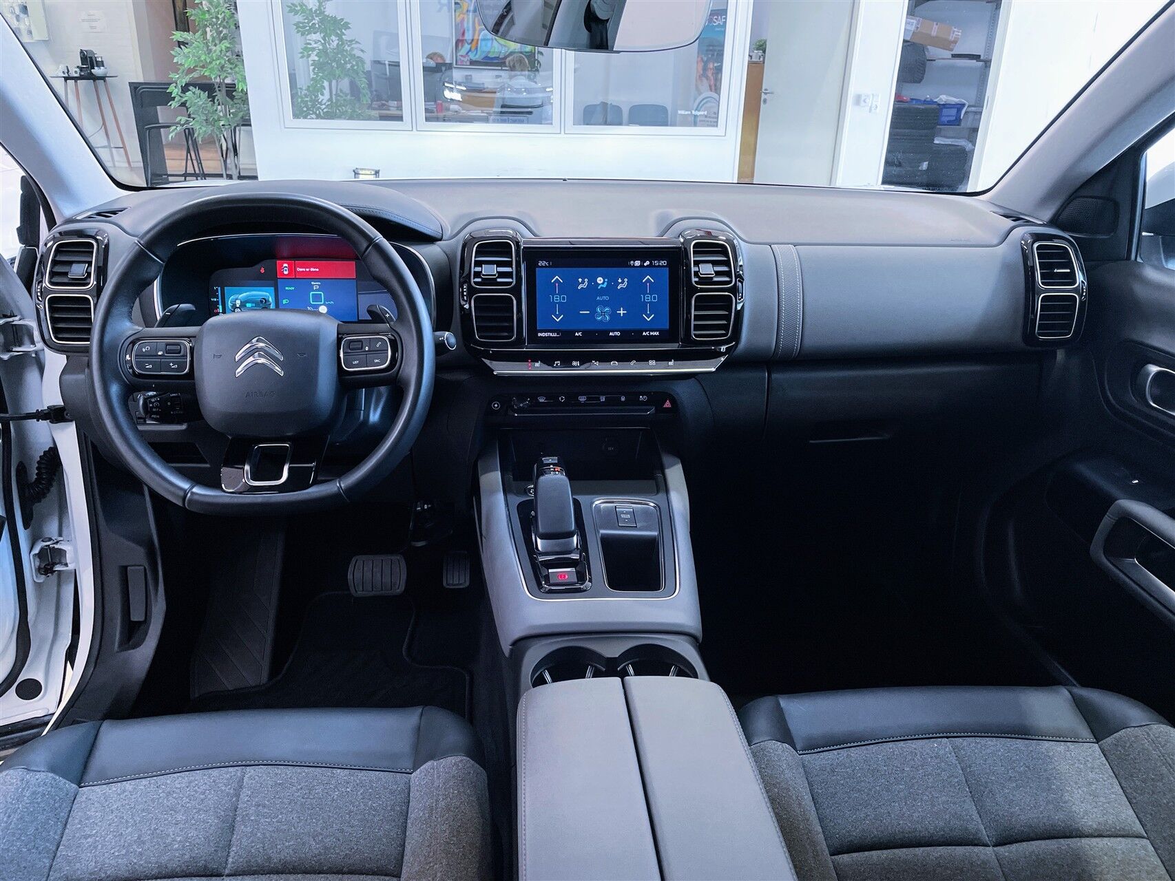 Billede af Citroën C5 Aircross 1,6 Plugin-hybrid Iconic EAT8 225HK 5d 8g Aut.