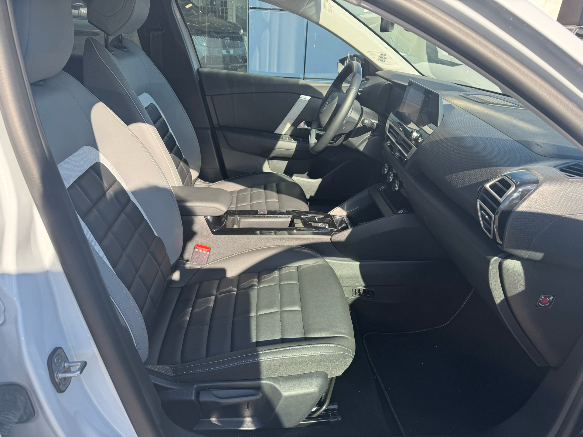 Billede af Citroën e-C4 X EL Max 156HK 5d Aut.