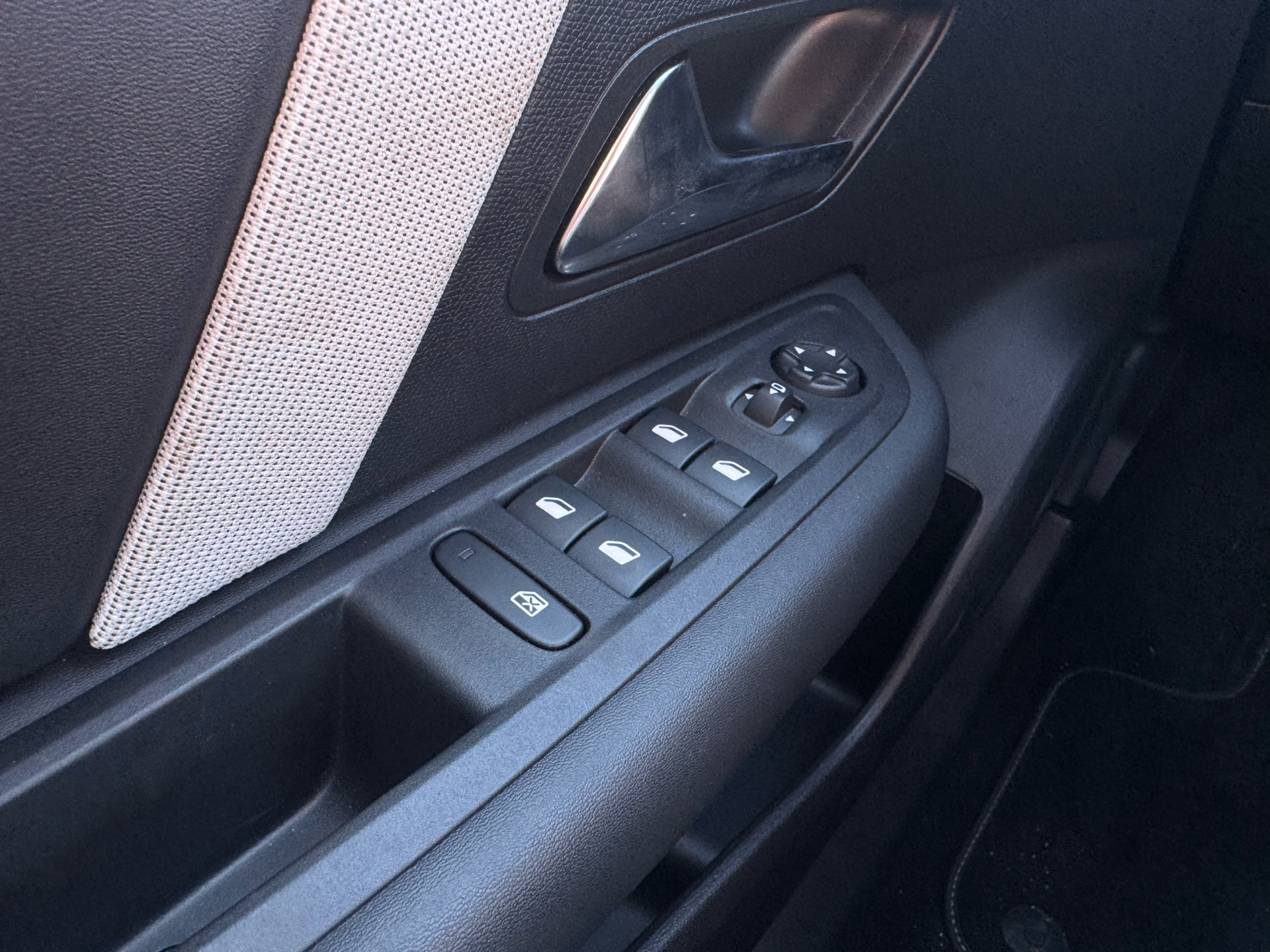 Billede af Citroën e-C4 X EL Max 156HK 5d Aut.