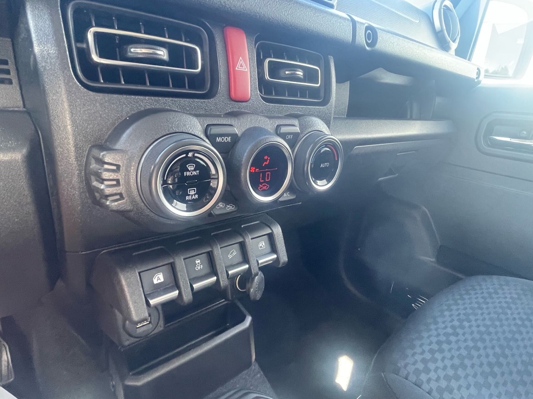 Billede af Suzuki Jimny 1,5 Adventure AllGrip 102HK 3d