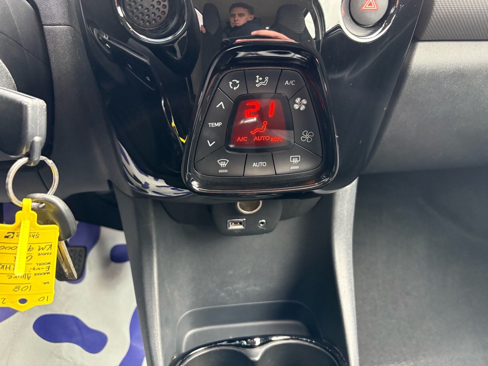 Billede af Peugeot 108 1,0 e-Vti Allure+ 72HK 5d