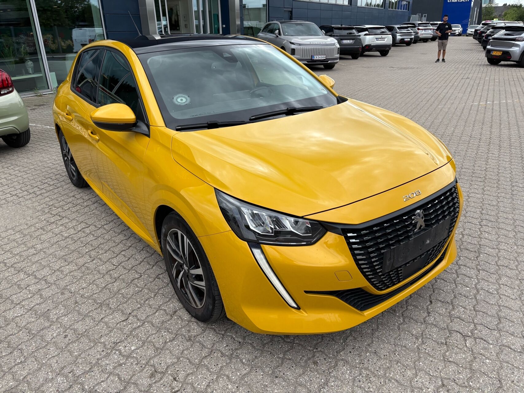 Billede af Peugeot 208 1,2 PureTech Allure Sky EAT8 100HK 5d 8g Aut.