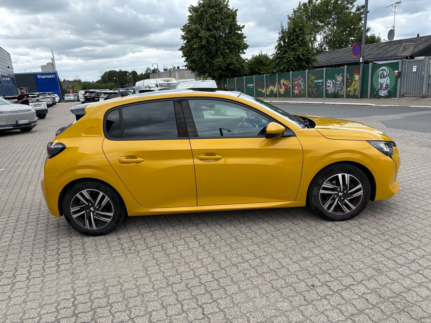 Billede af Peugeot 208 1,2 PureTech Allure Sky EAT8 100HK 5d 8g Aut.