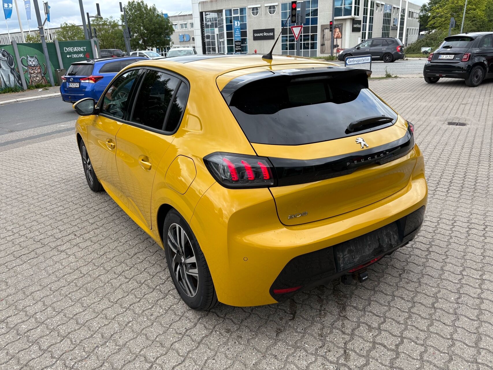 Billede af Peugeot 208 1,2 PureTech Allure Sky EAT8 100HK 5d 8g Aut.