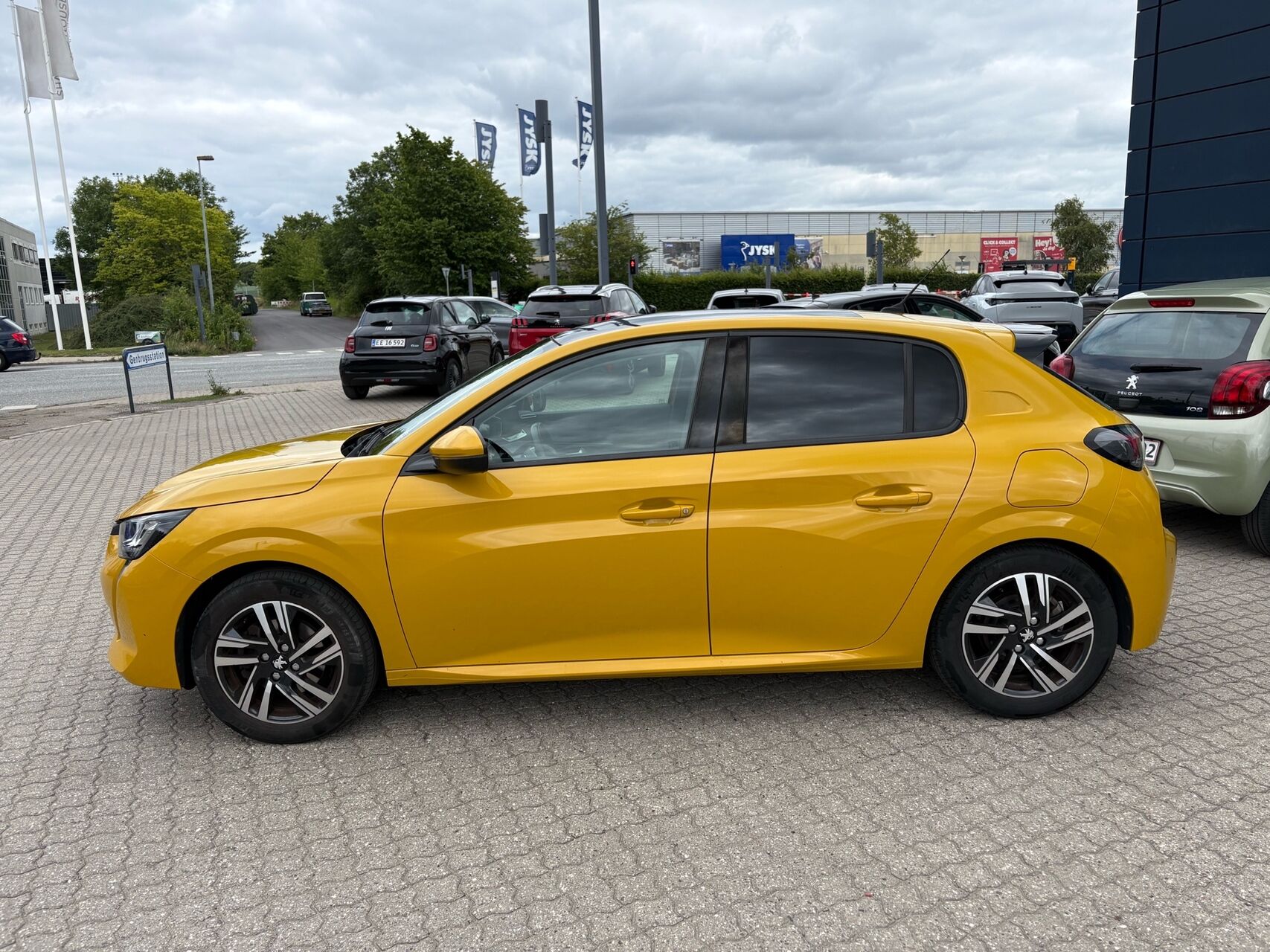 Billede af Peugeot 208 1,2 PureTech Allure Sky EAT8 100HK 5d 8g Aut.