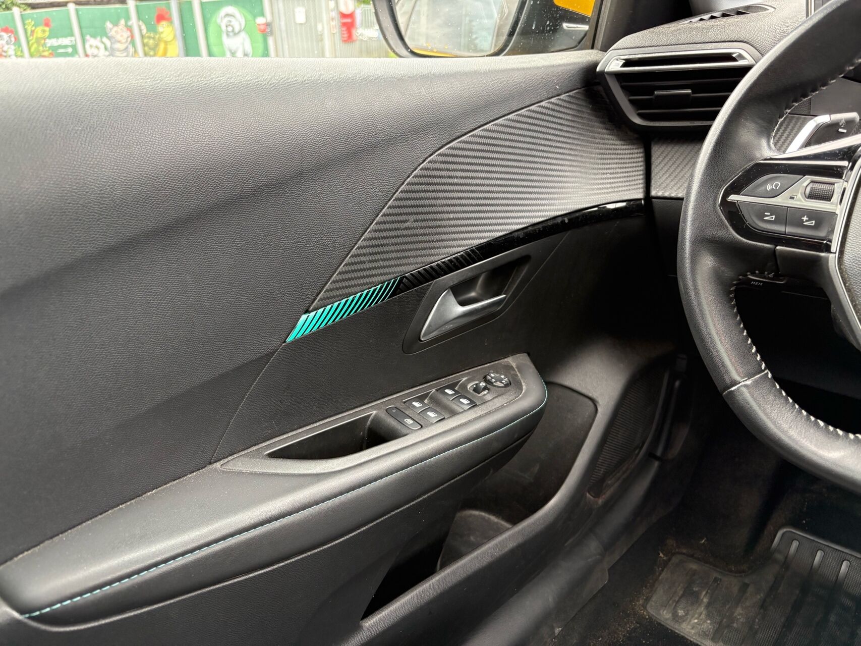 Billede af Peugeot 208 1,2 PureTech Allure Sky EAT8 100HK 5d 8g Aut.