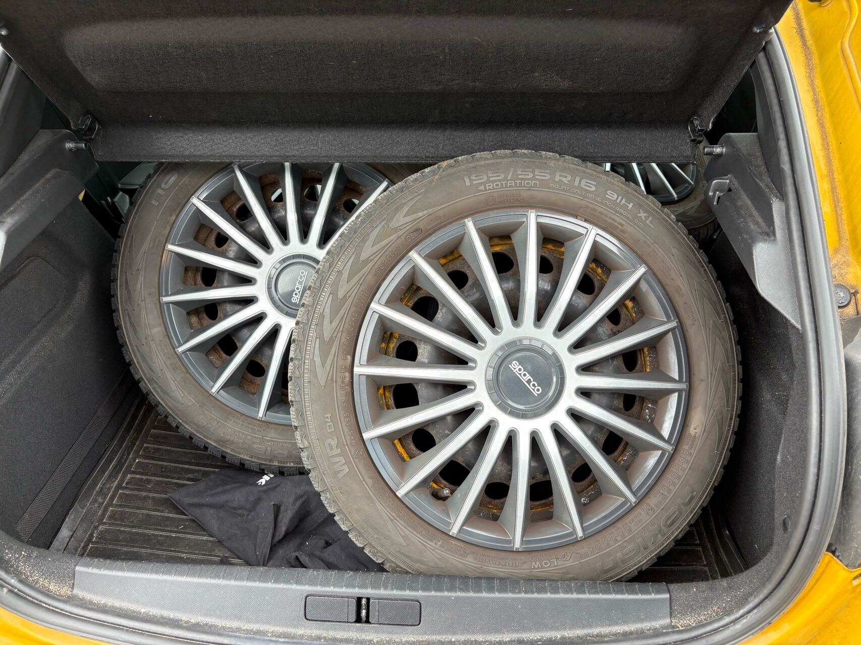 Billede af Peugeot 208 1,2 PureTech Allure Sky EAT8 100HK 5d 8g Aut.