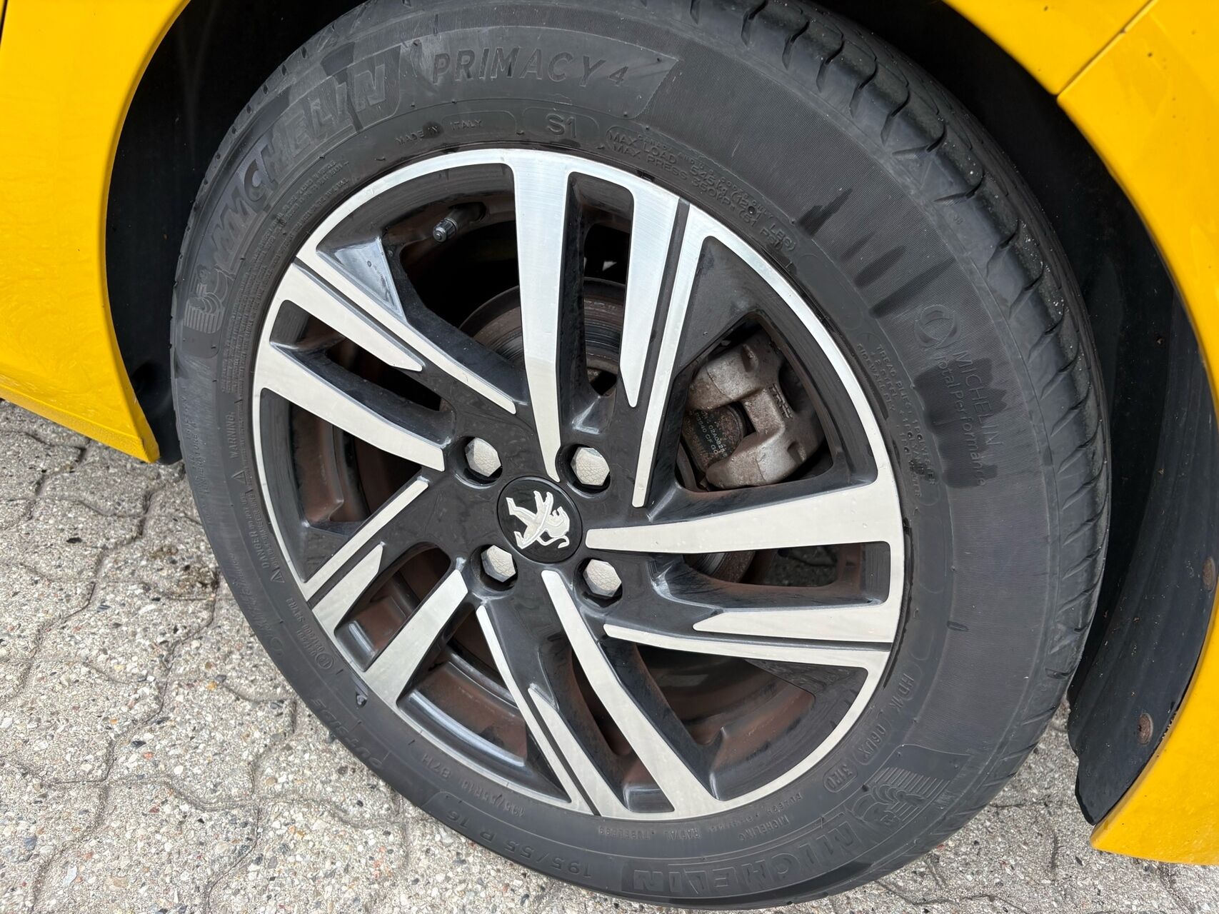 Billede af Peugeot 208 1,2 PureTech Allure Sky EAT8 100HK 5d 8g Aut.