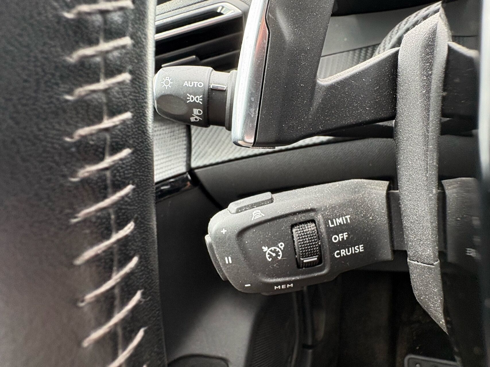 Billede af Peugeot 208 1,2 PureTech Allure Sky EAT8 100HK 5d 8g Aut.