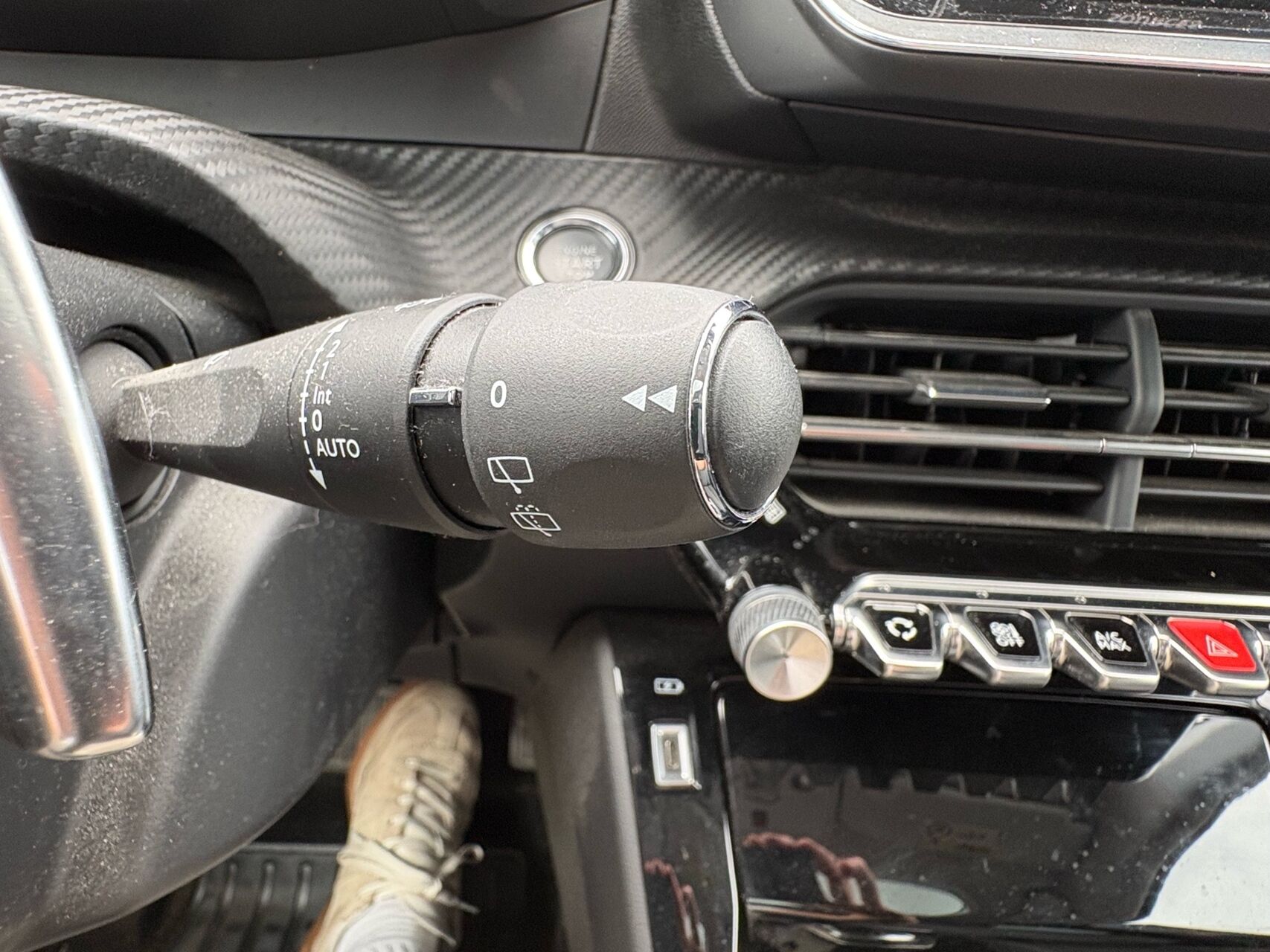 Billede af Peugeot 208 1,2 PureTech Allure Sky EAT8 100HK 5d 8g Aut.