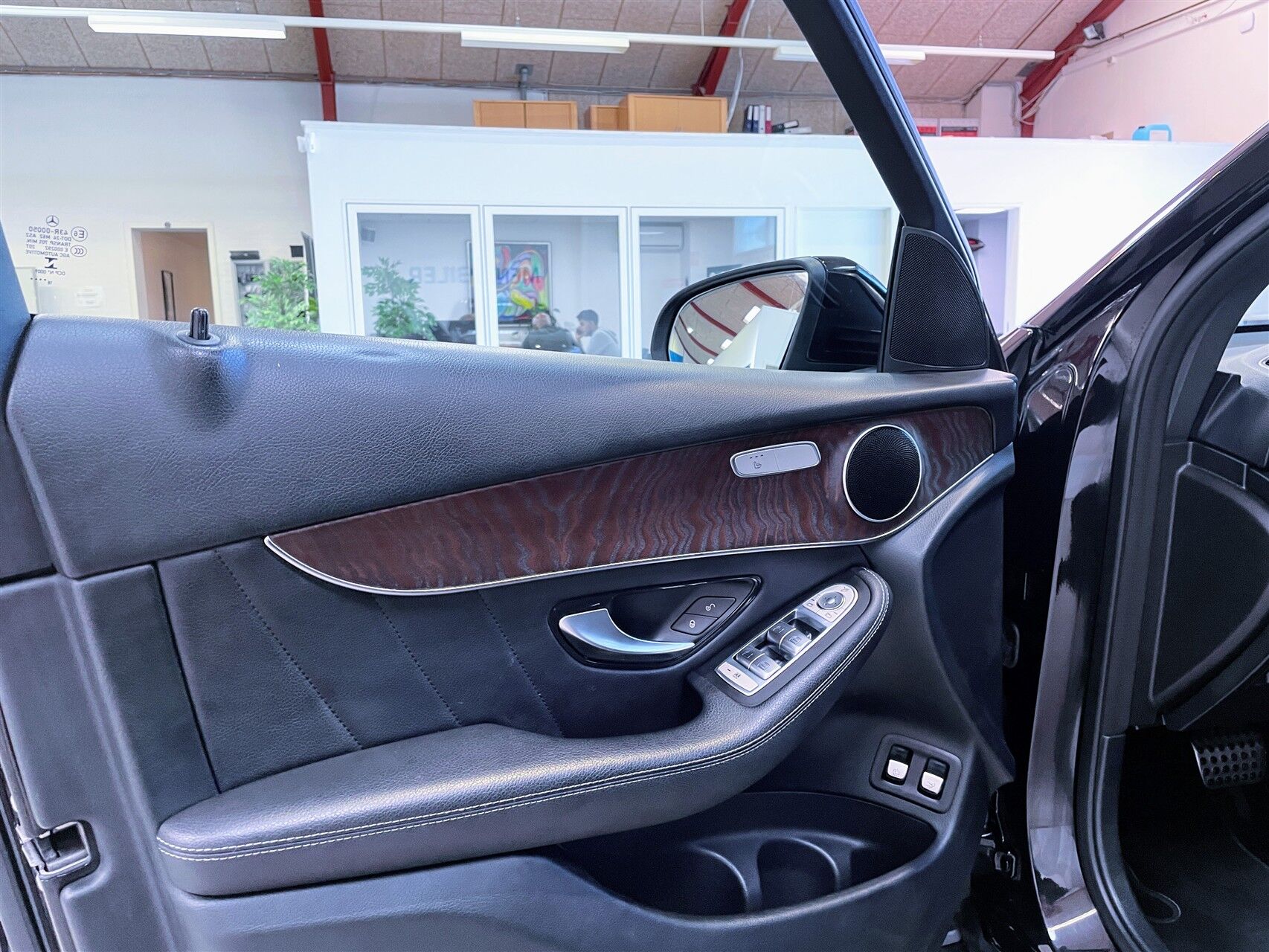 Billede af Mercedes-Benz GLC300 2,0 4Matic 9G-Tronic 245HK 5d 9g Aut.